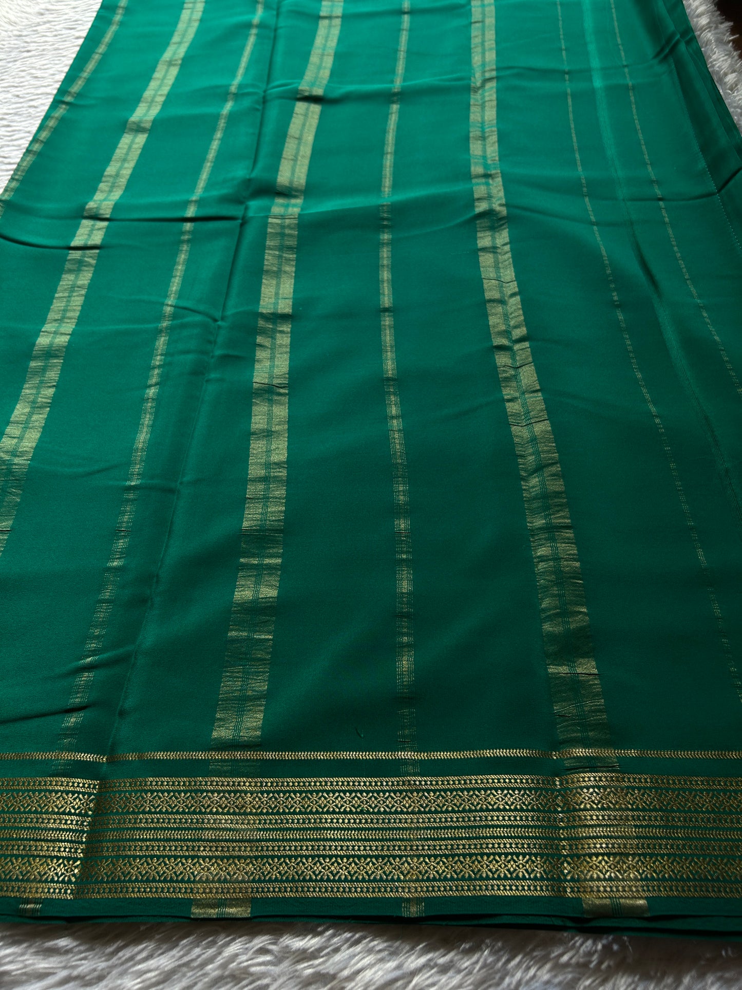 Shailaja : Solid Emerald green