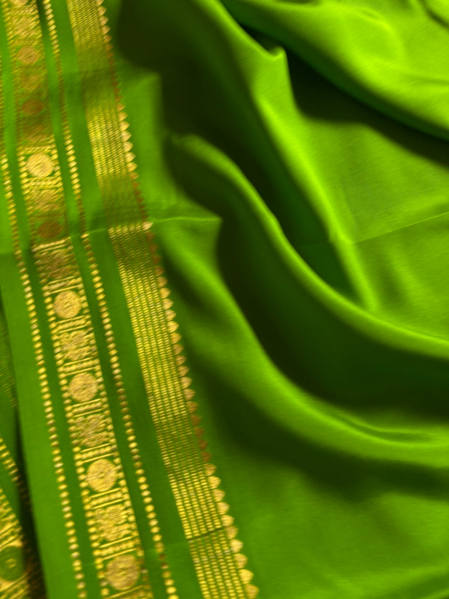 Sunanda : Solid Mehendi green