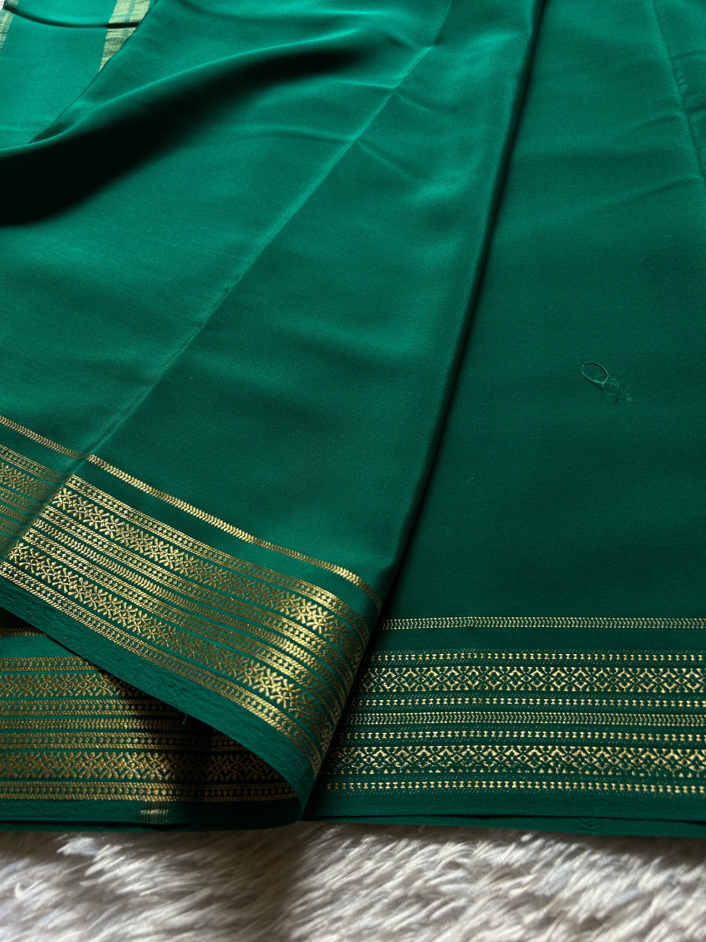Shailaja : Solid Emerald green
