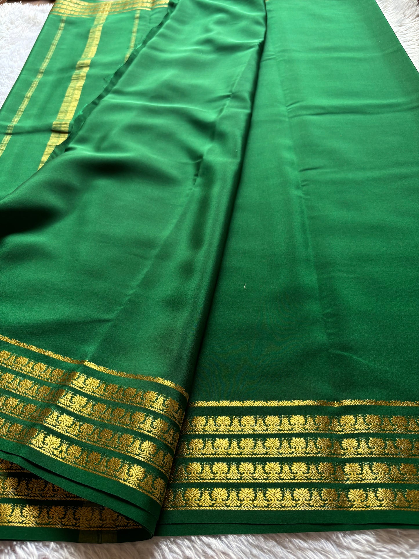 Mohana : Solid Bottle green