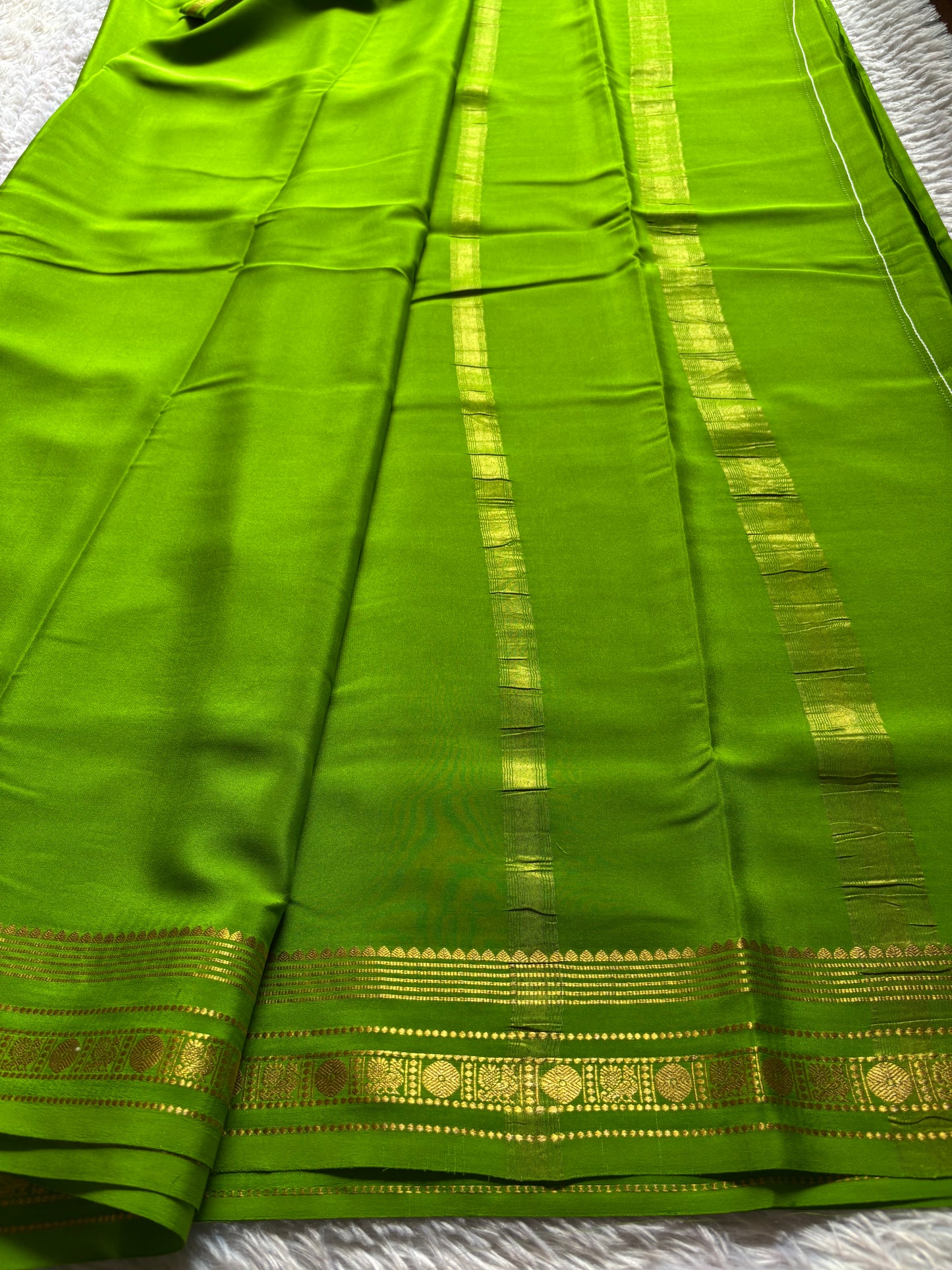 Sunanda : Solid Mehendi green