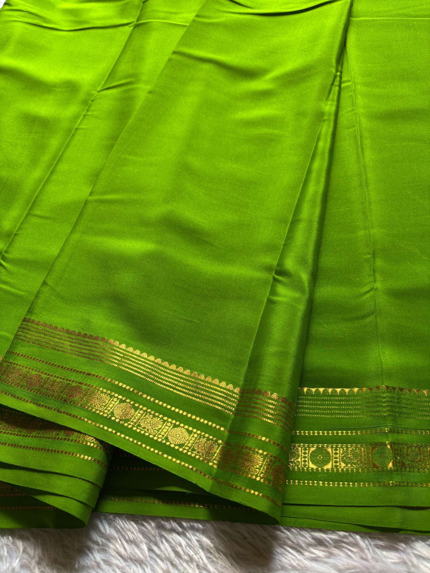 Sunanda : Solid Mehendi green