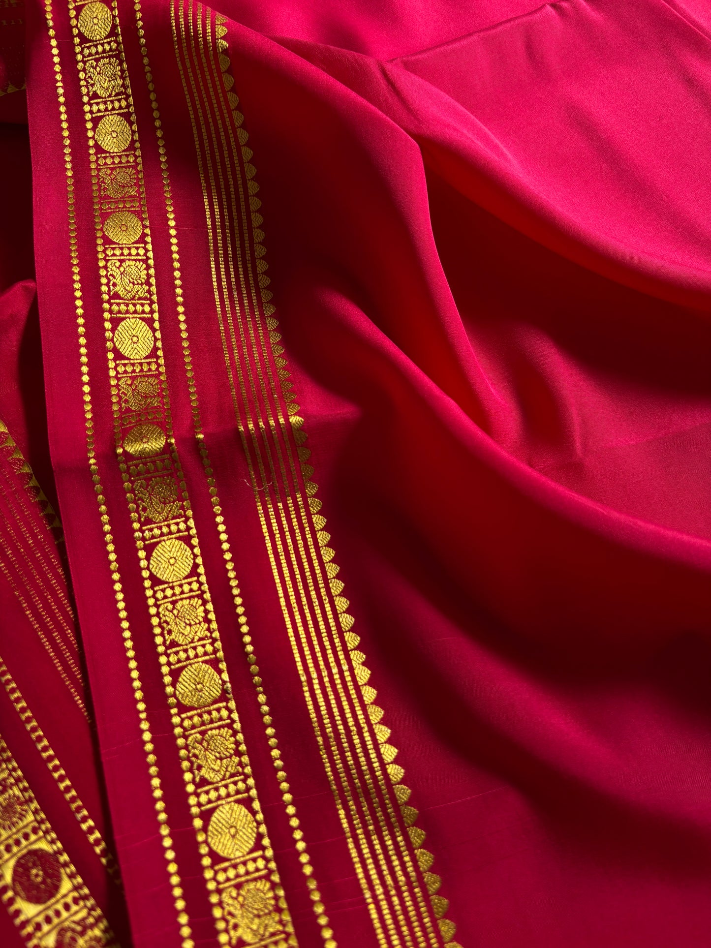Sunanda : Solid Dark pink