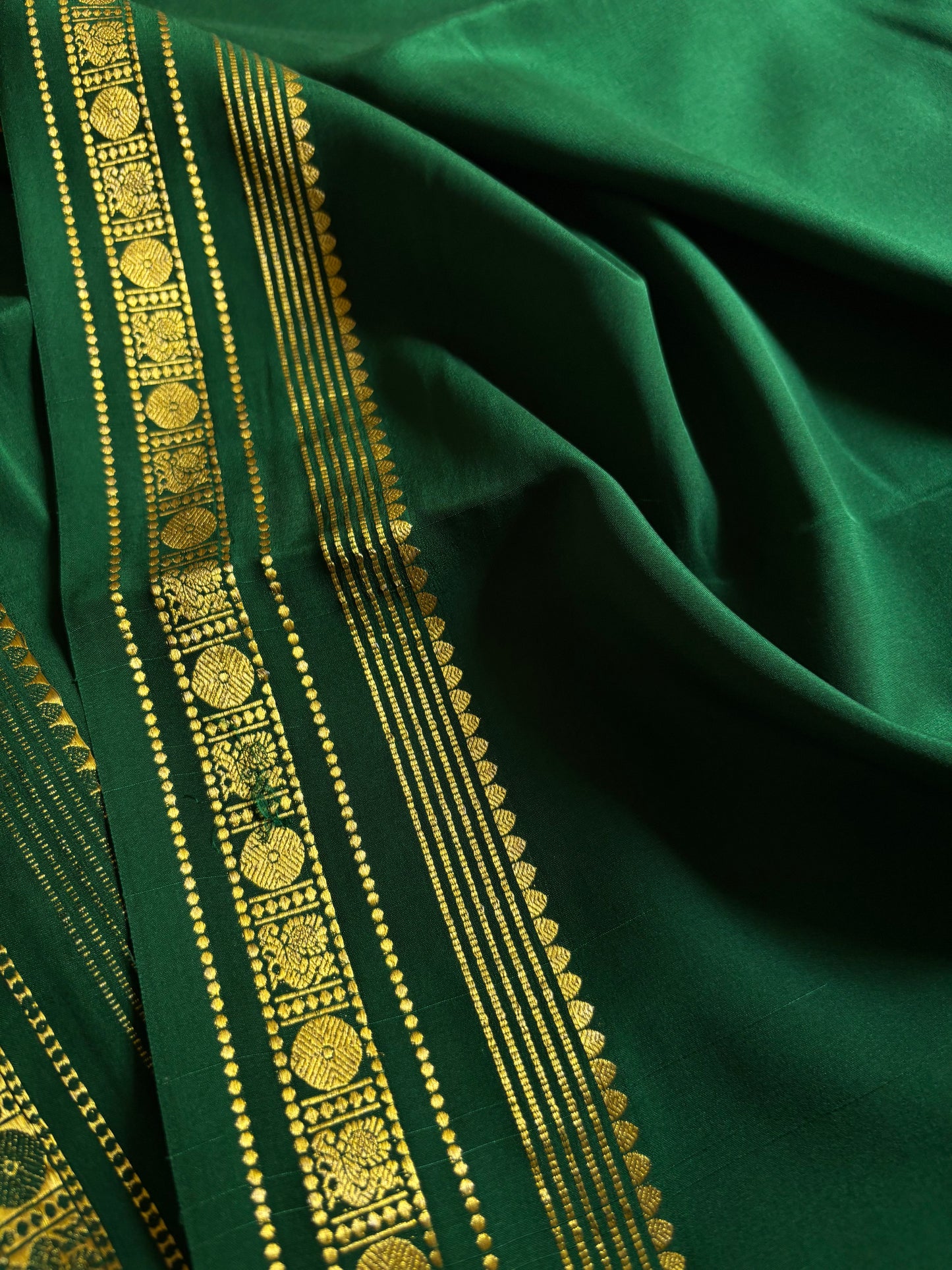 Sunanda : Solid Bottle green