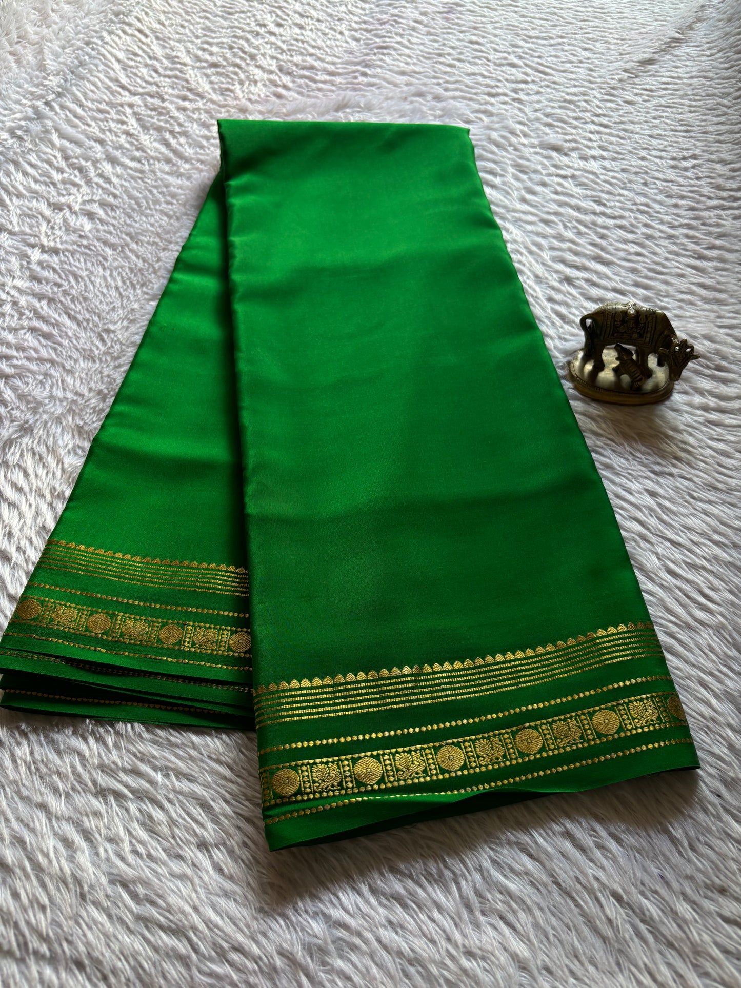 Sunanda : Solid Leaf green