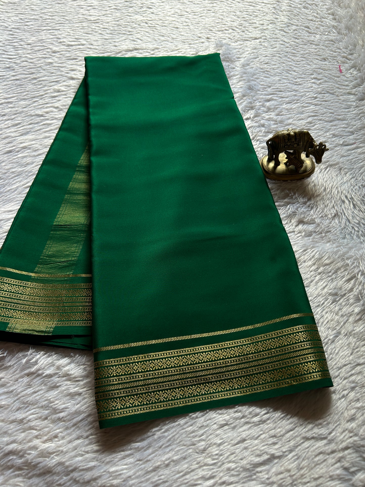 Shailaja : Solid Bottle green
