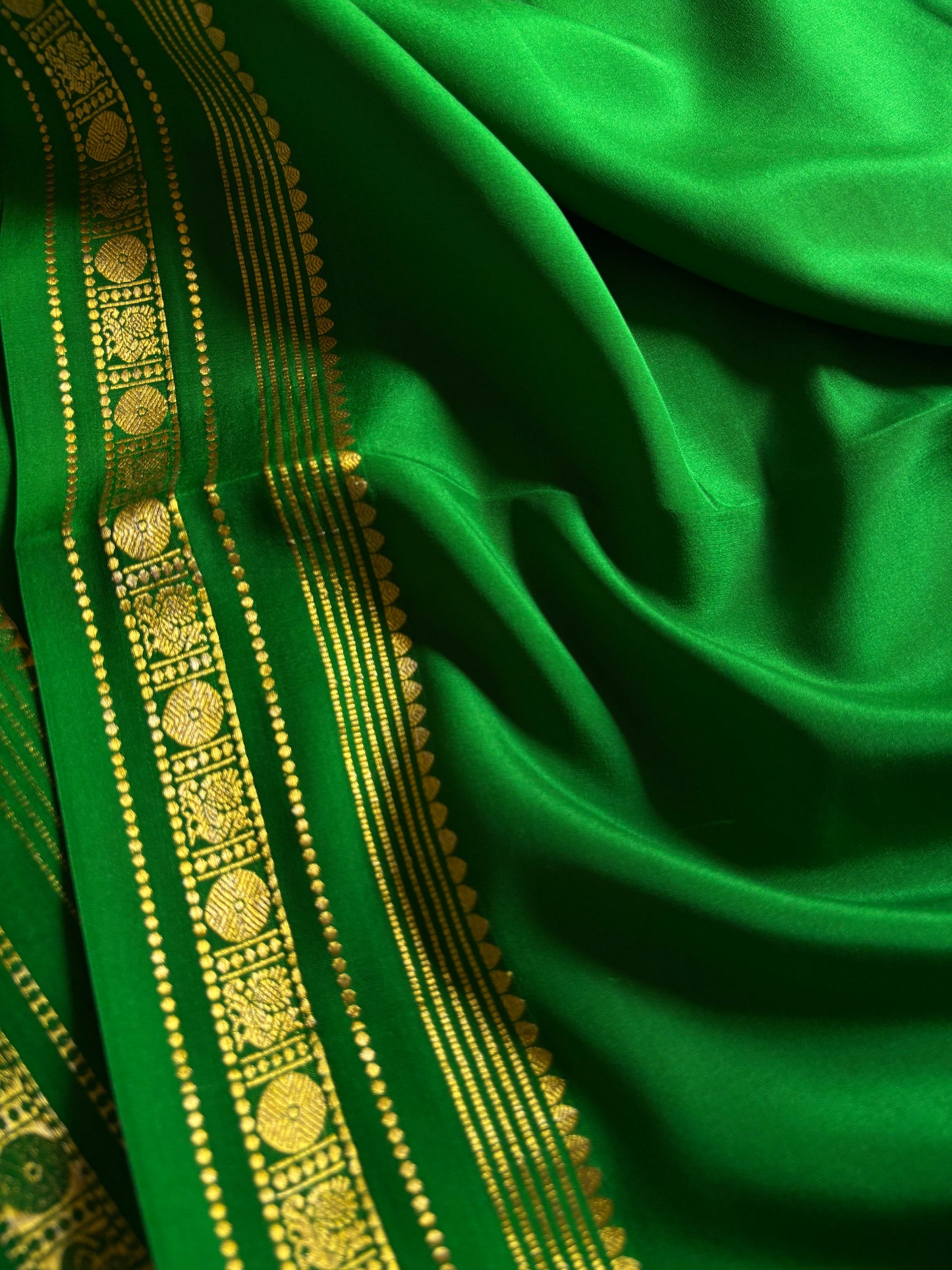 Sunanda : Solid Leaf green