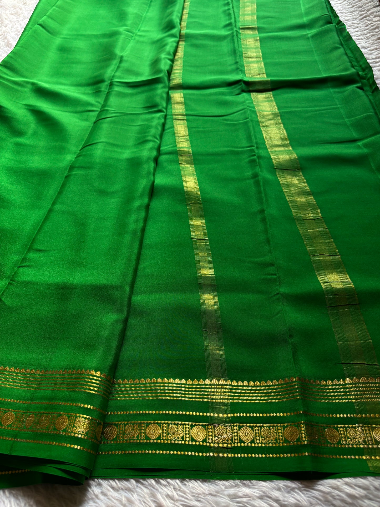 Sunanda : Solid Leaf green