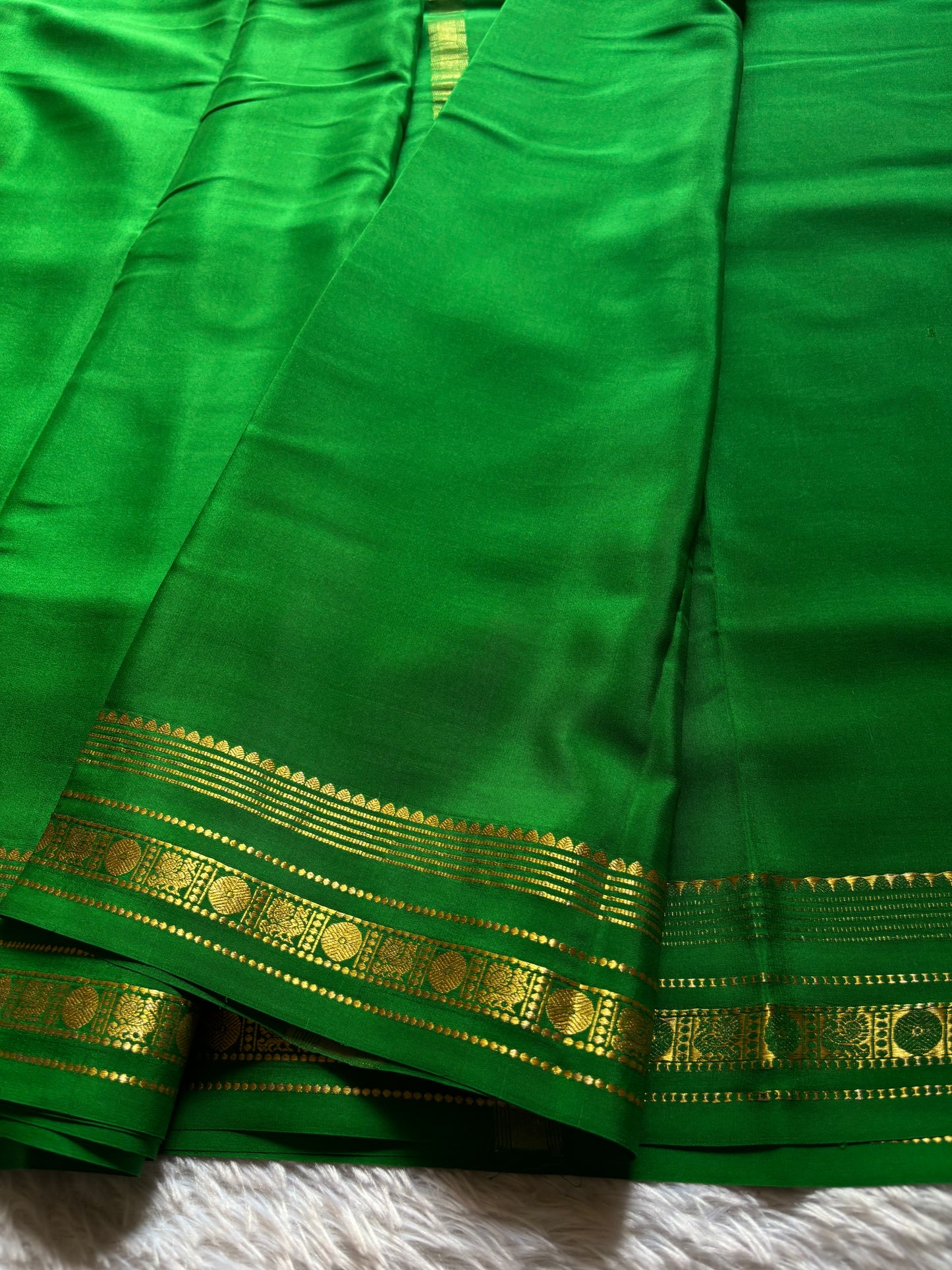 Sunanda : Solid Leaf green