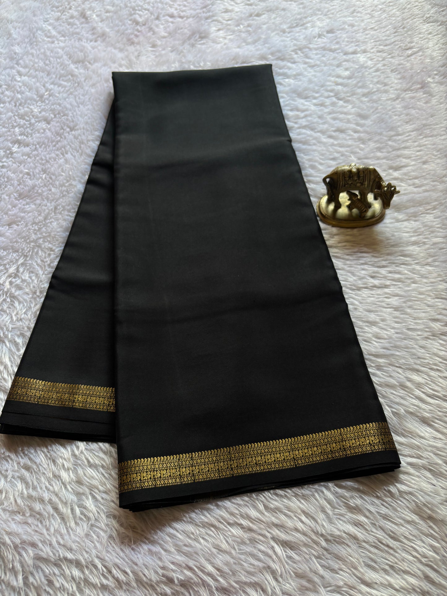Harshini : Solid Black