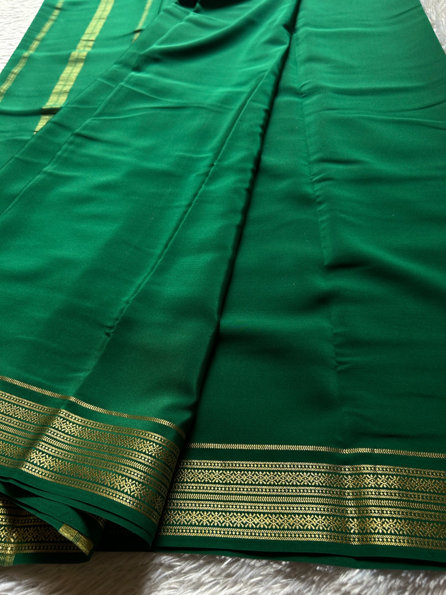 Shailaja : Solid Bottle green