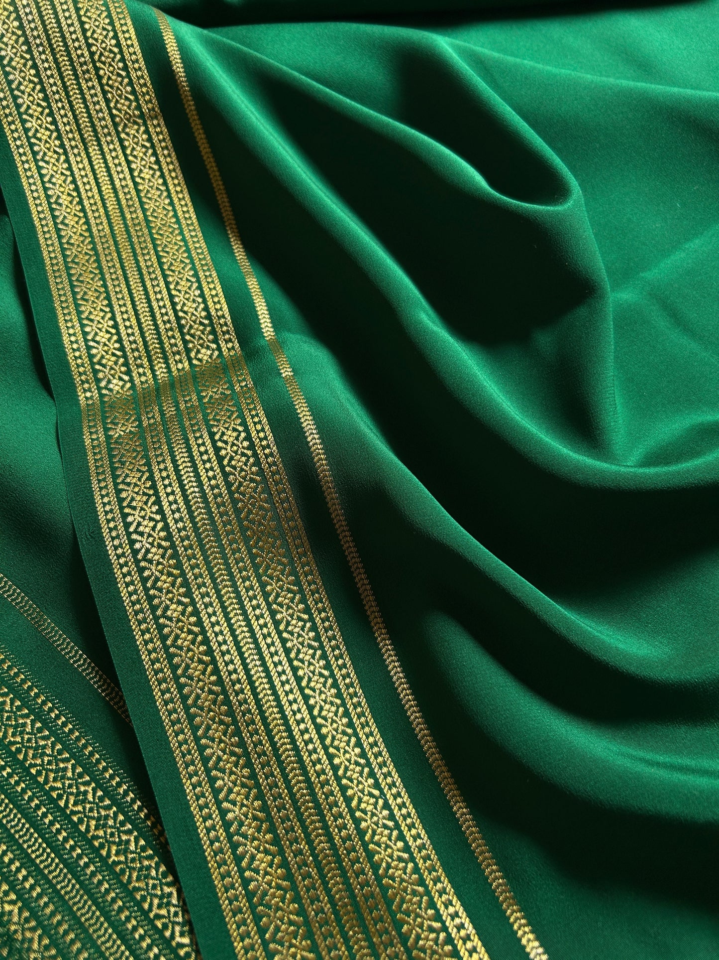 Shailaja : Solid Bottle green