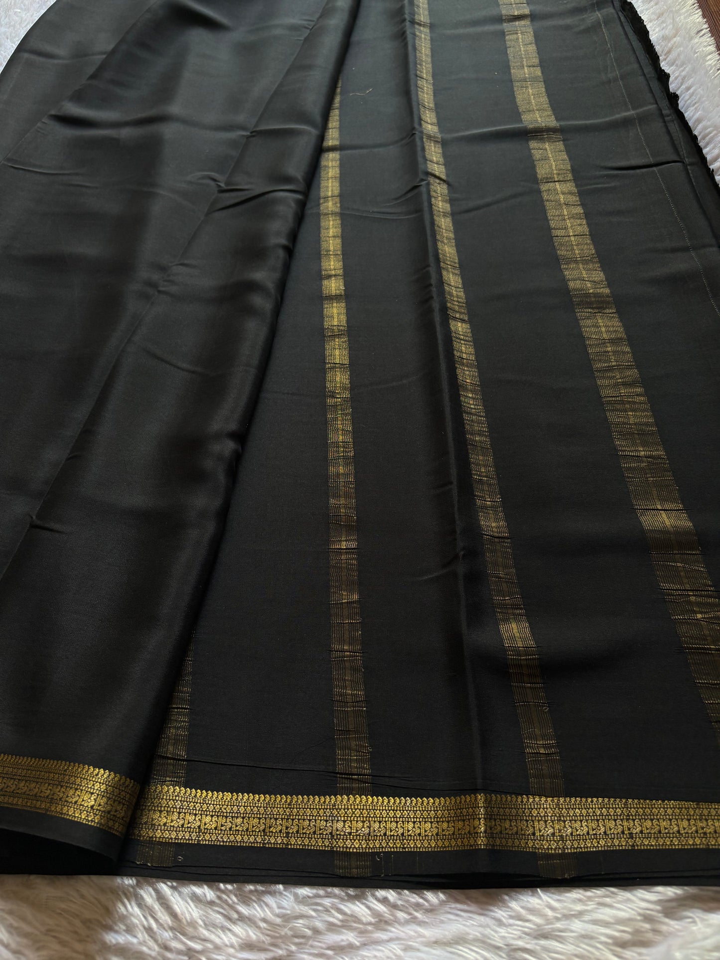 Harshini : Solid Black