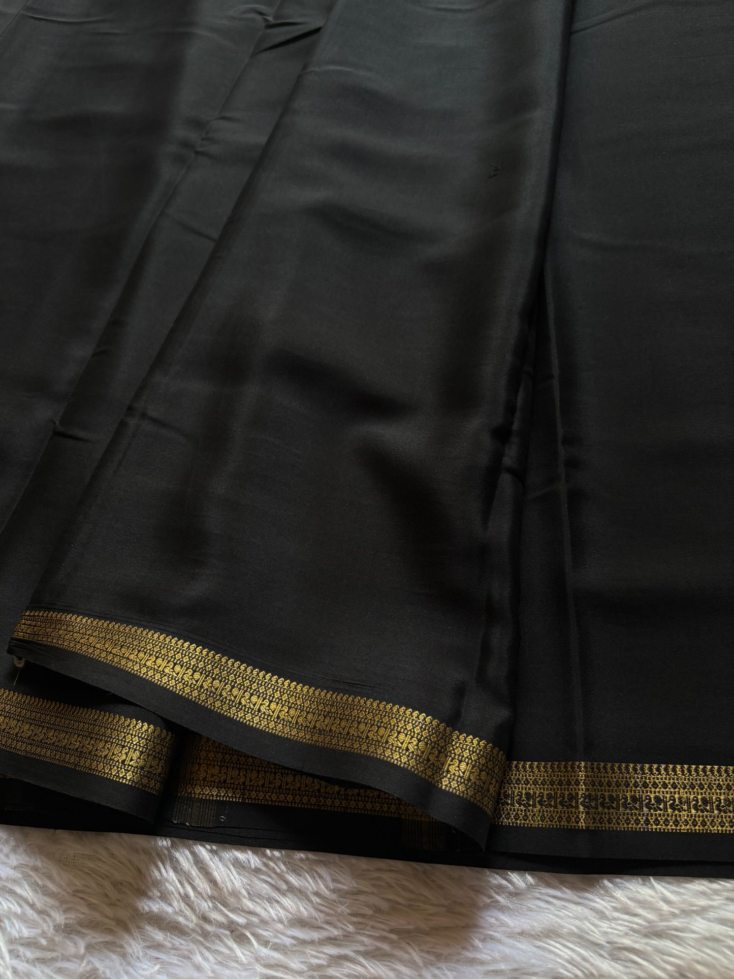 Harshini : Solid Black