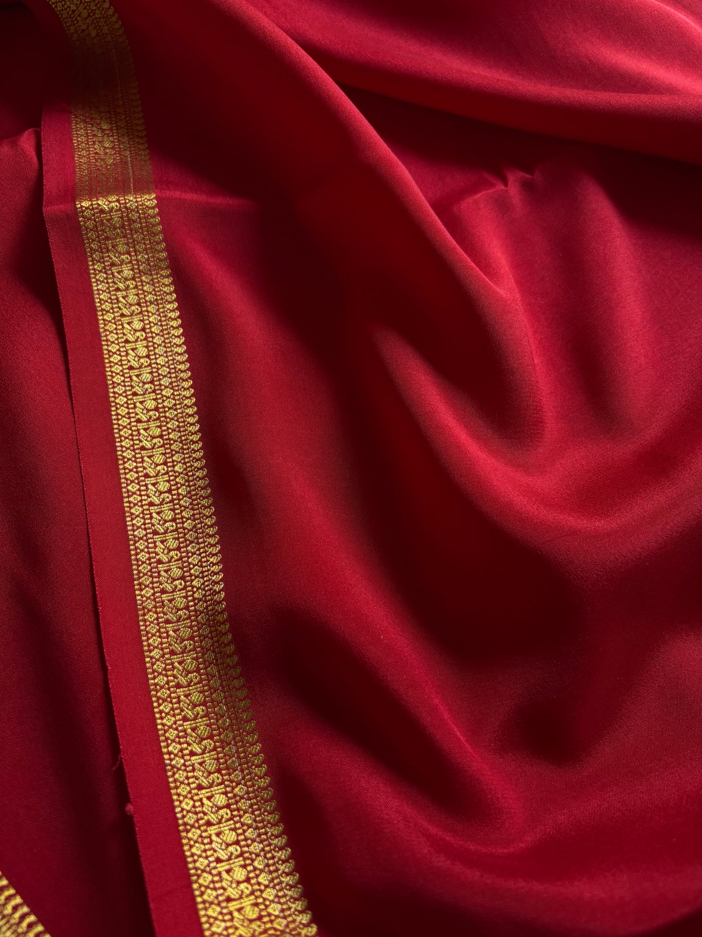 Harshini : Solid Dark red