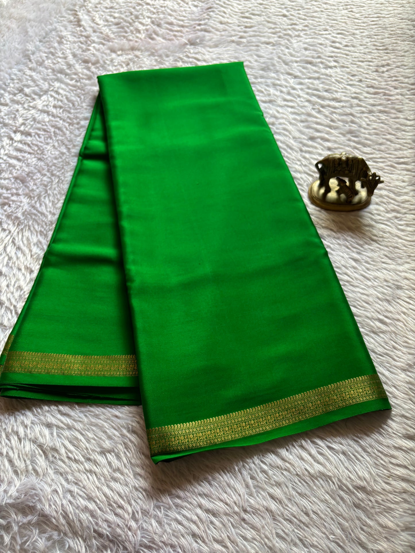 Harshini : Solid Parrot green