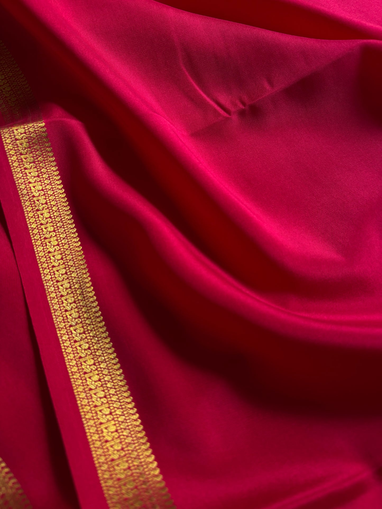 Harshini : Solid Dark pink