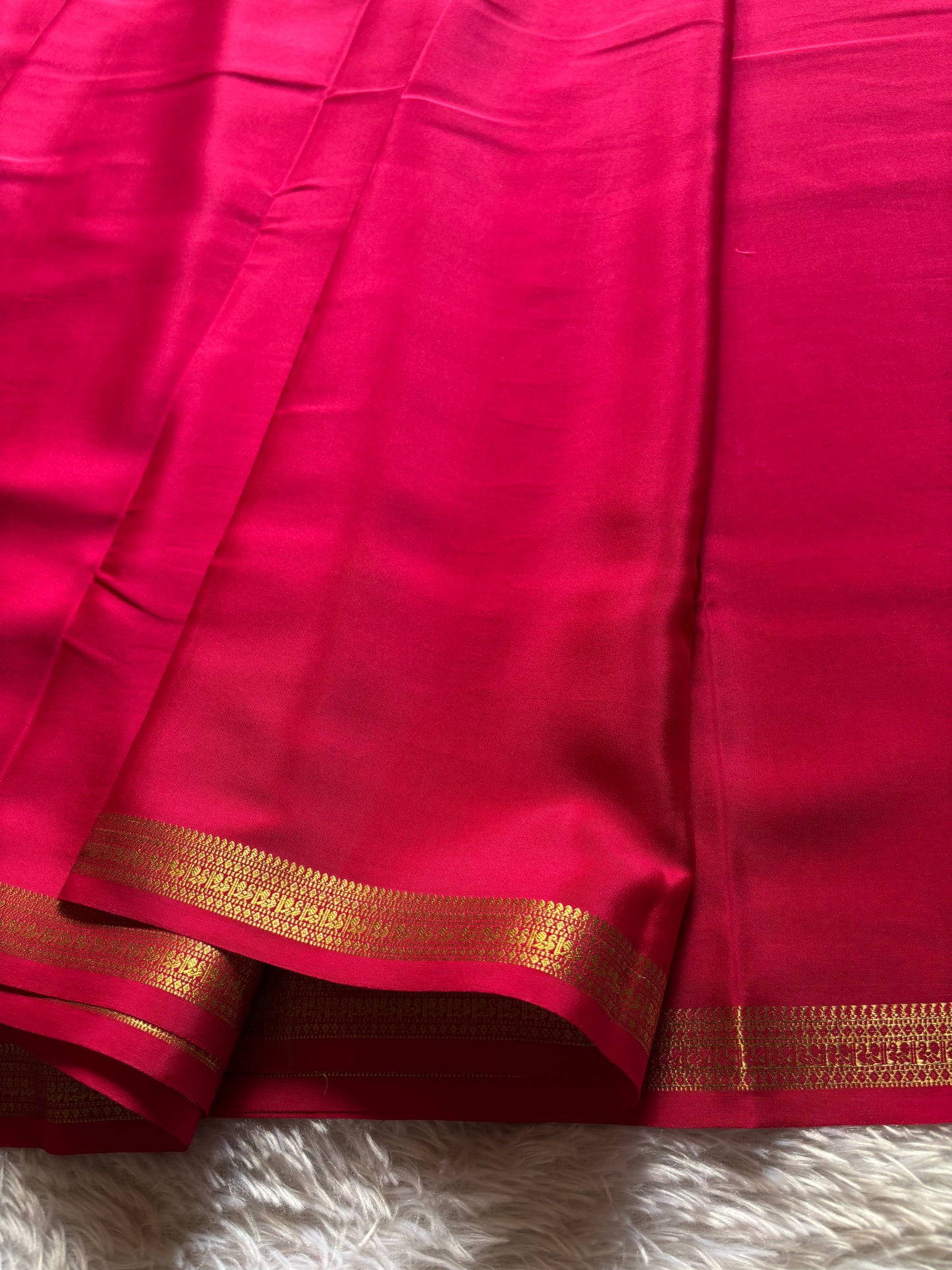 Harshini : Solid Dark pink