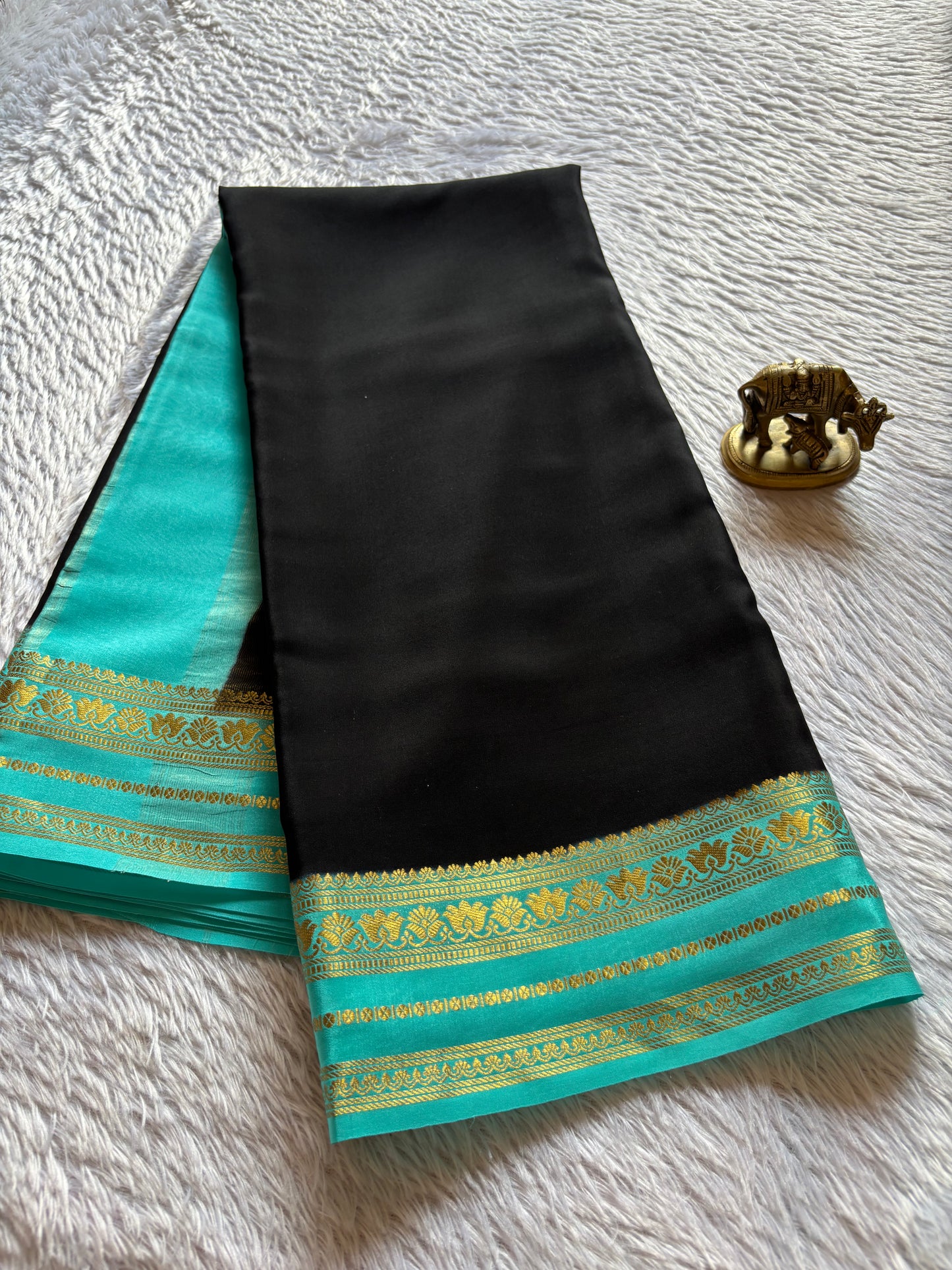 Padmaja (2D) : Black-turquoise