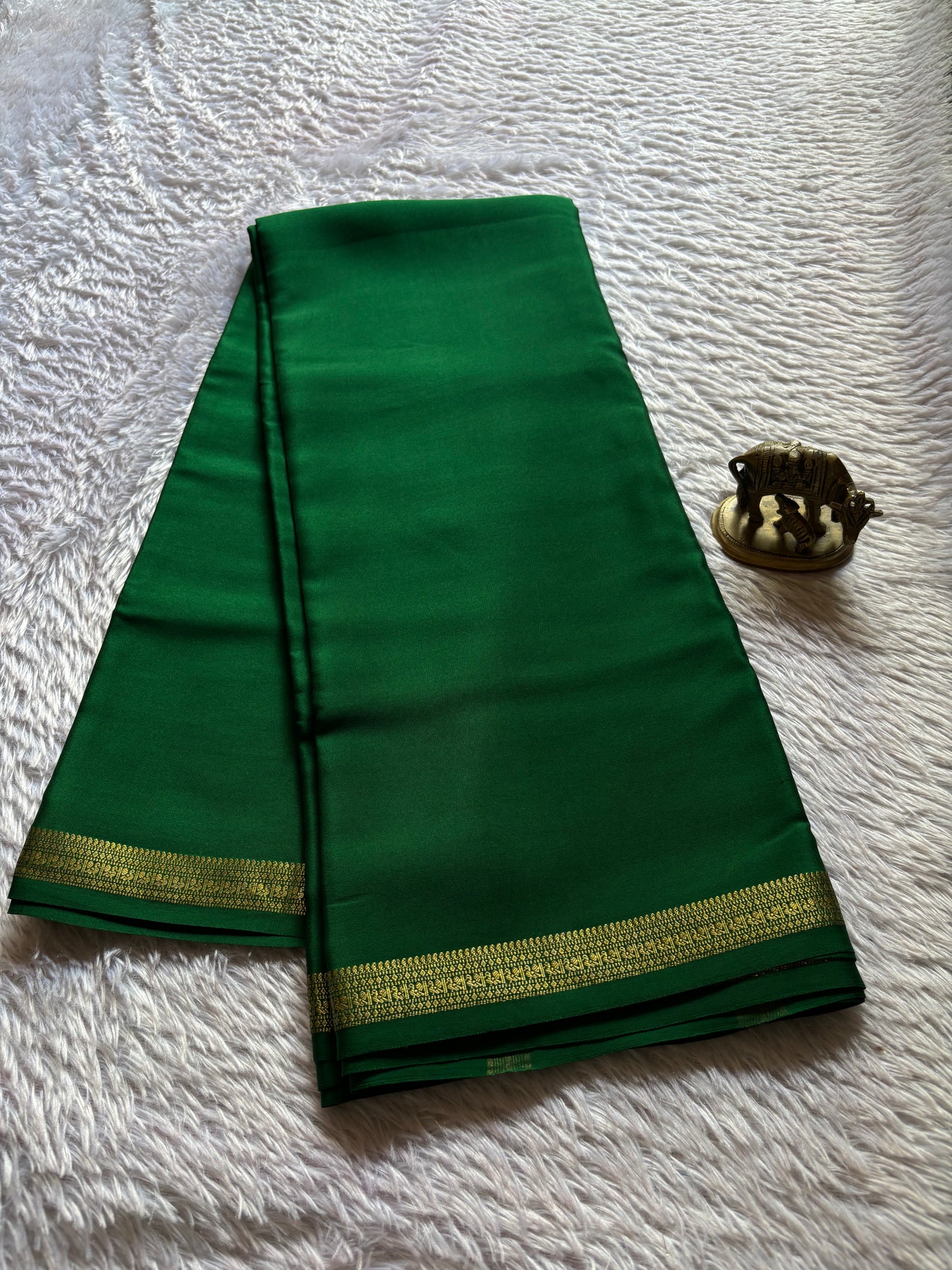Harshini : Solid Bottle green