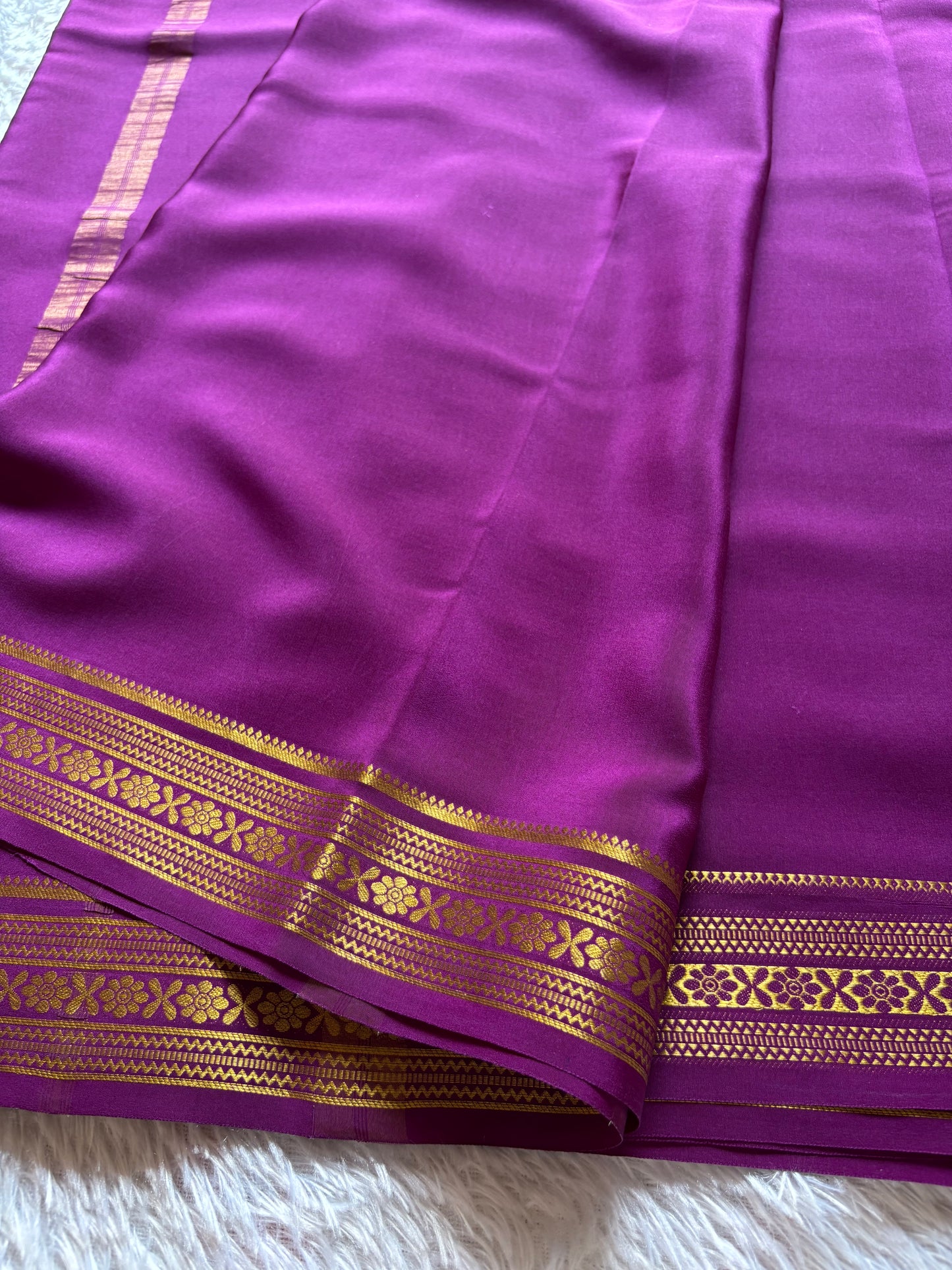 Kanthi : Solid Dark magenta