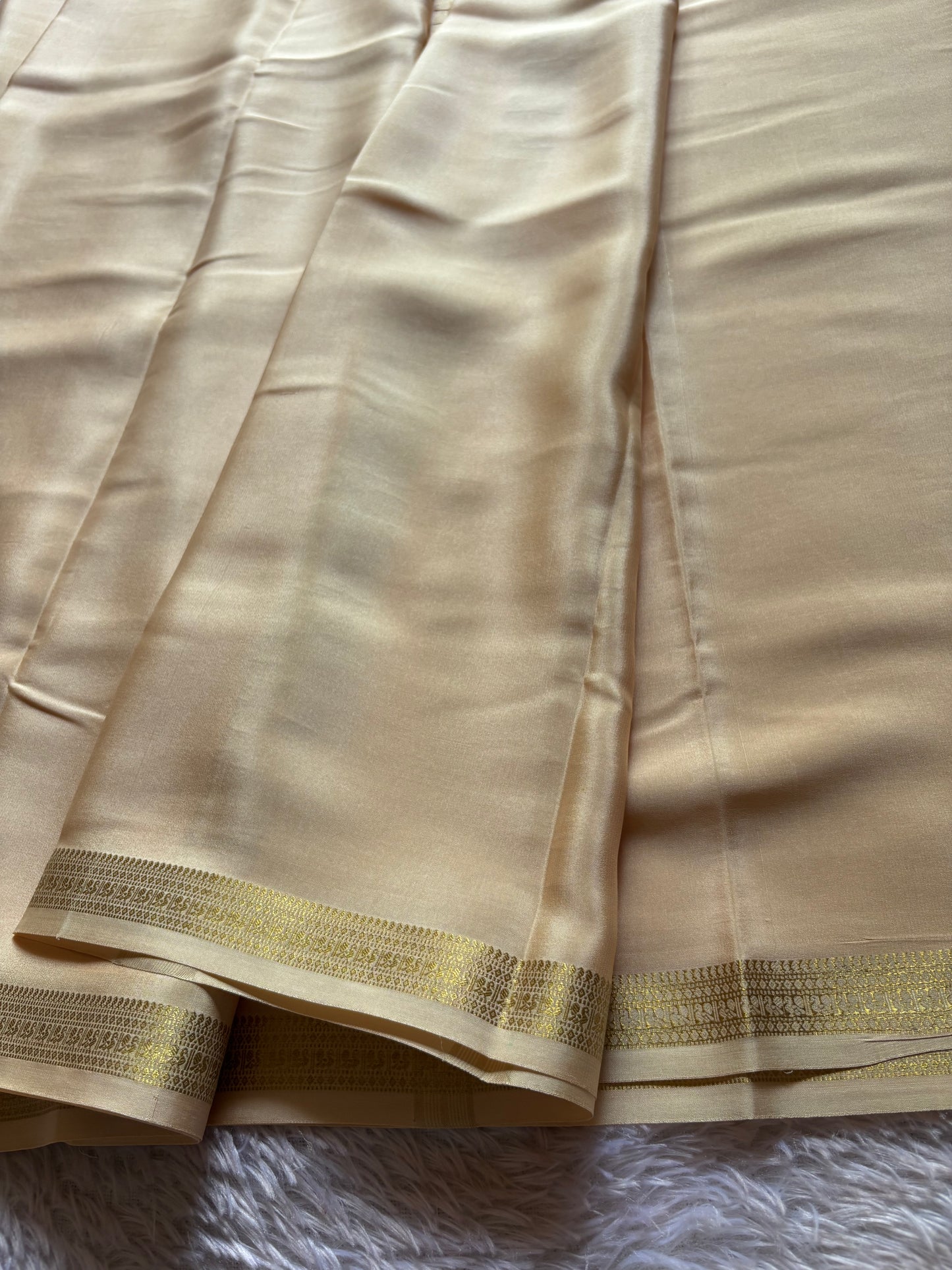 Harshini : Solid Light beige