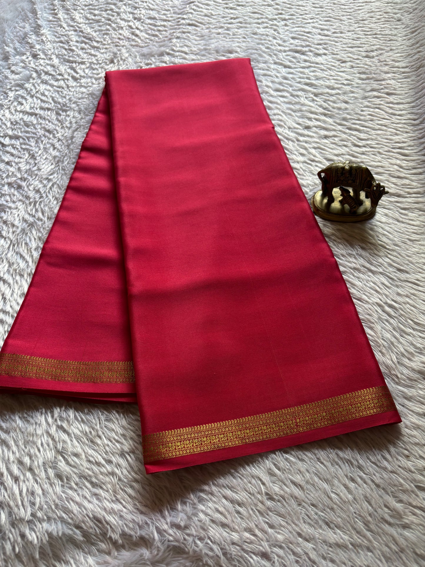 Harshini : Solid Reddish pink