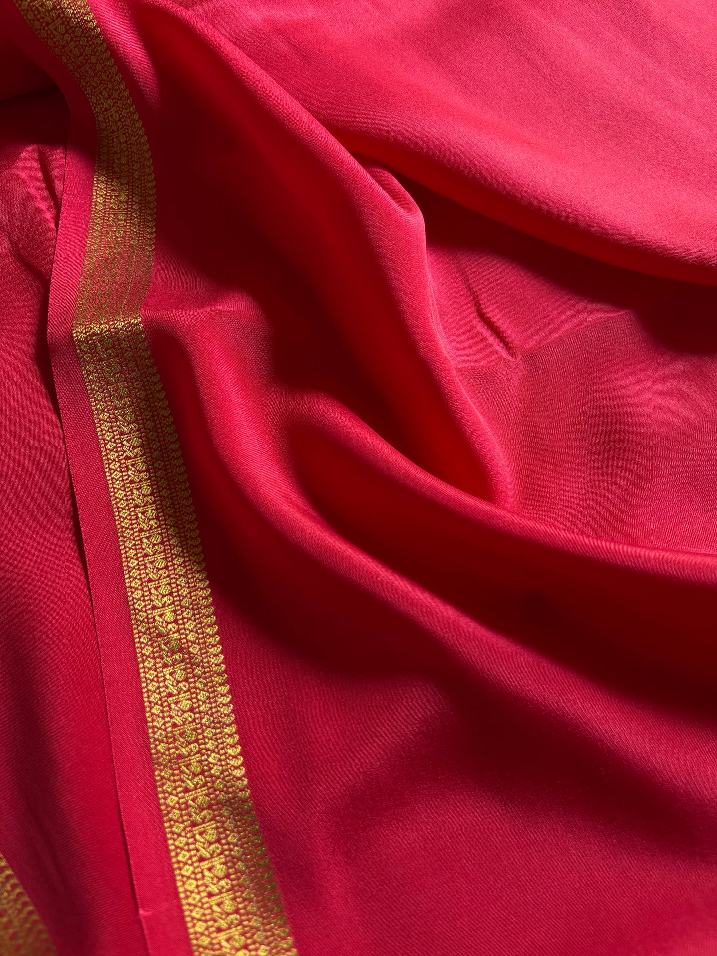 Harshini : Solid Reddish pink
