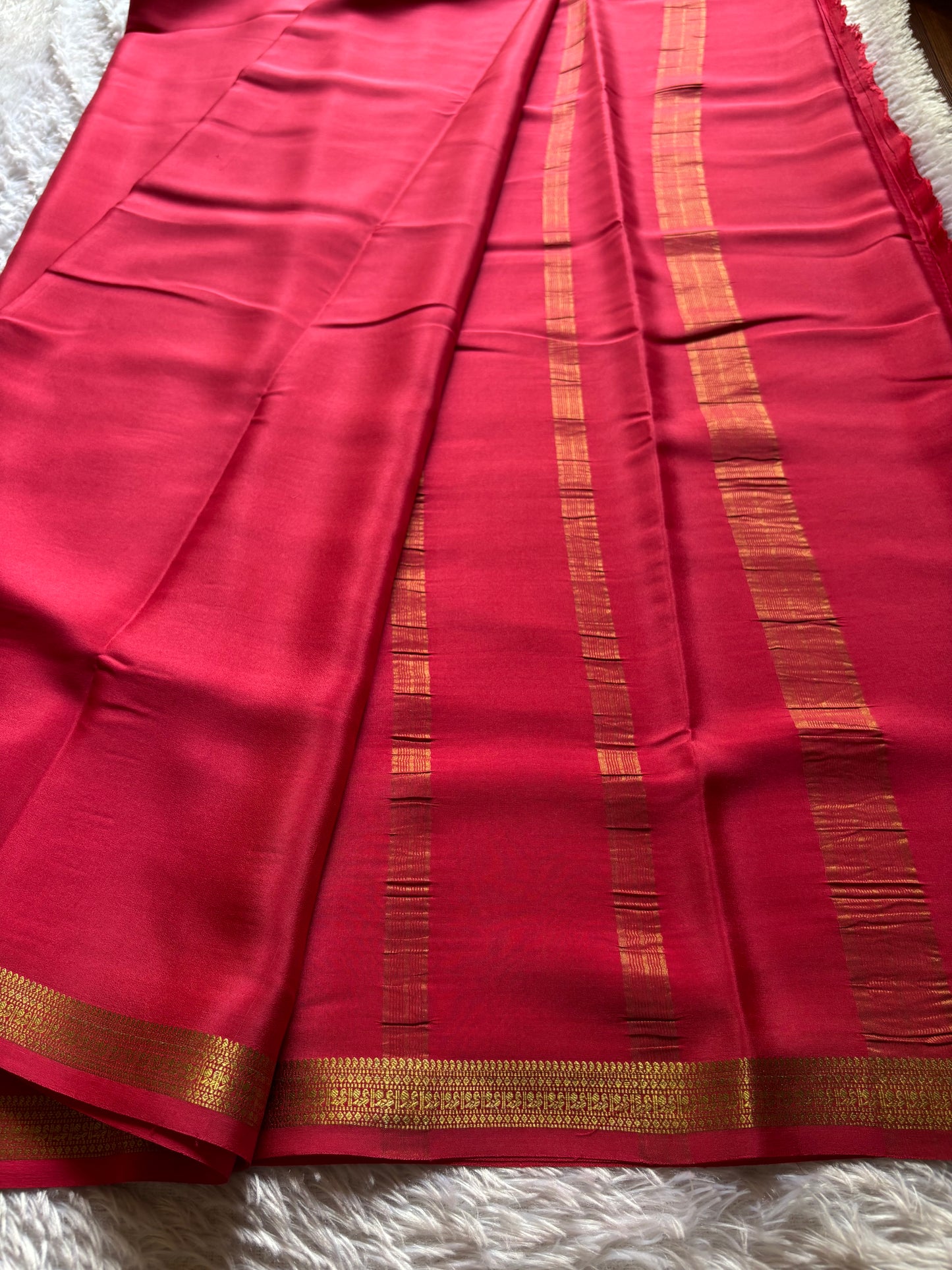 Harshini : Solid Reddish pink