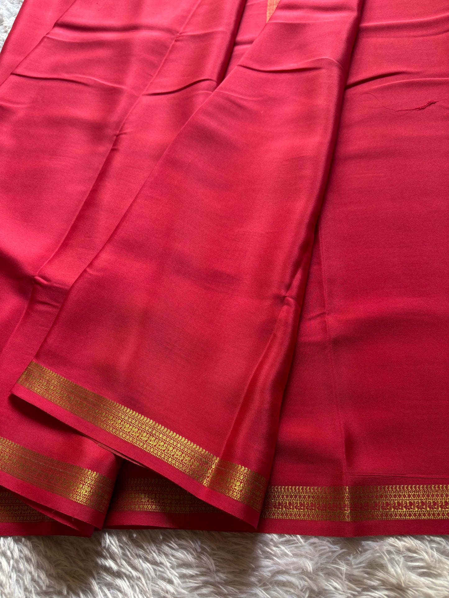 Harshini : Solid Reddish pink
