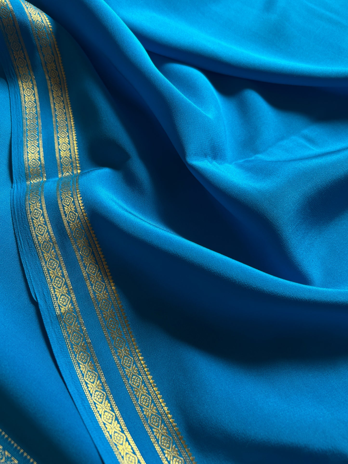 Surabhi : Solid Ananda blue