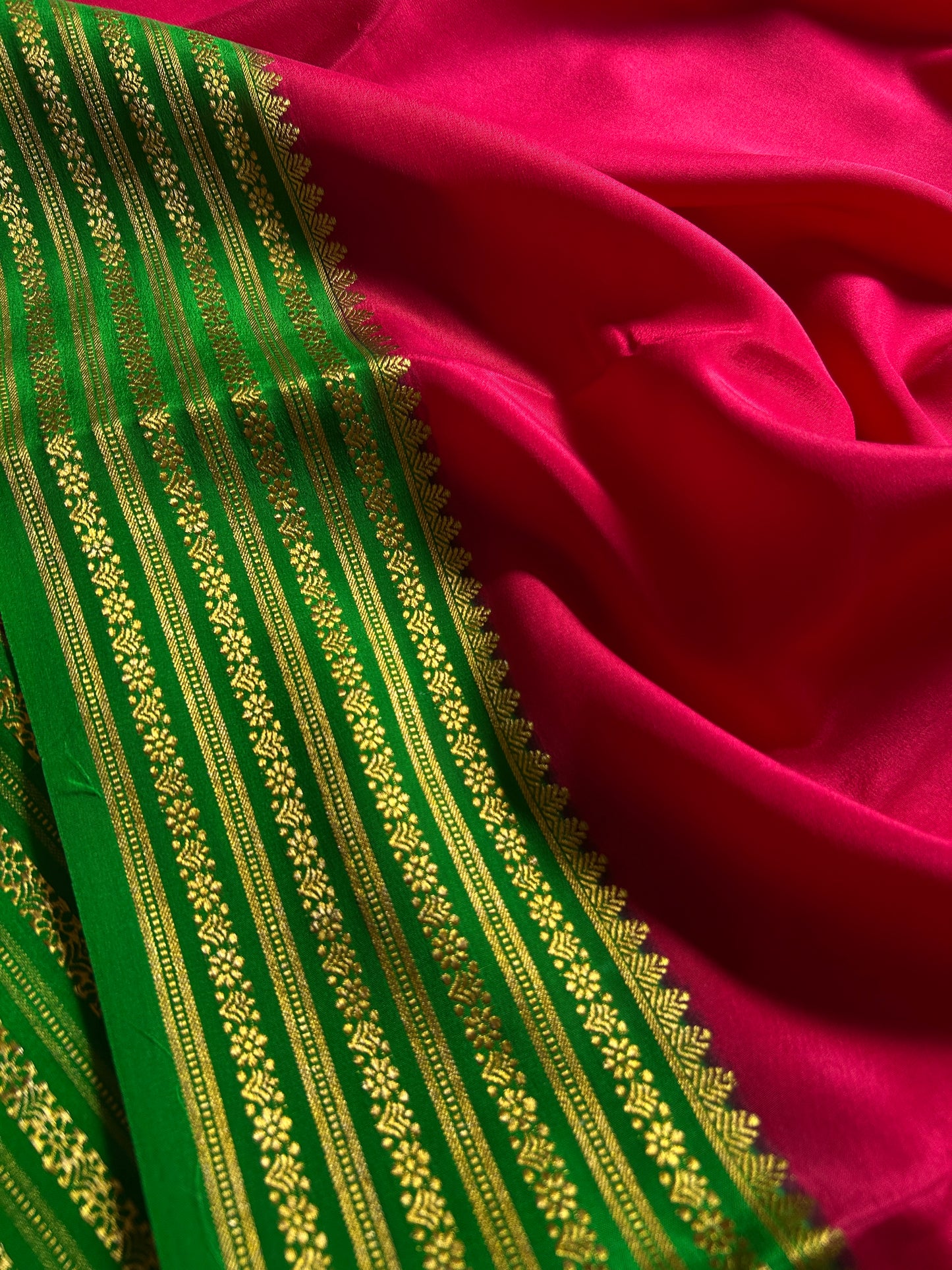 Poornima (2D) : Rani pink-leaf green