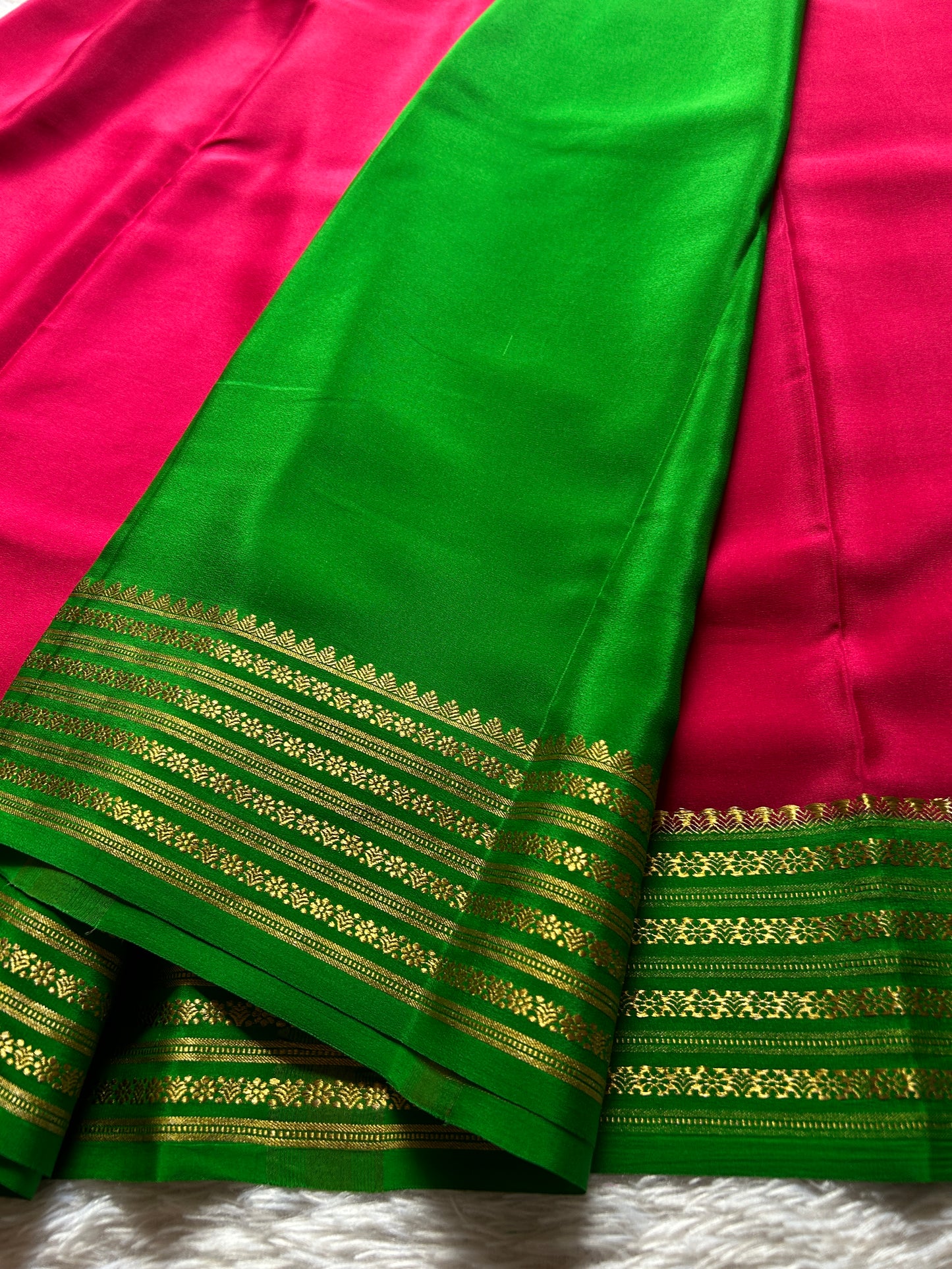 Poornima (2D) : Rani pink-leaf green