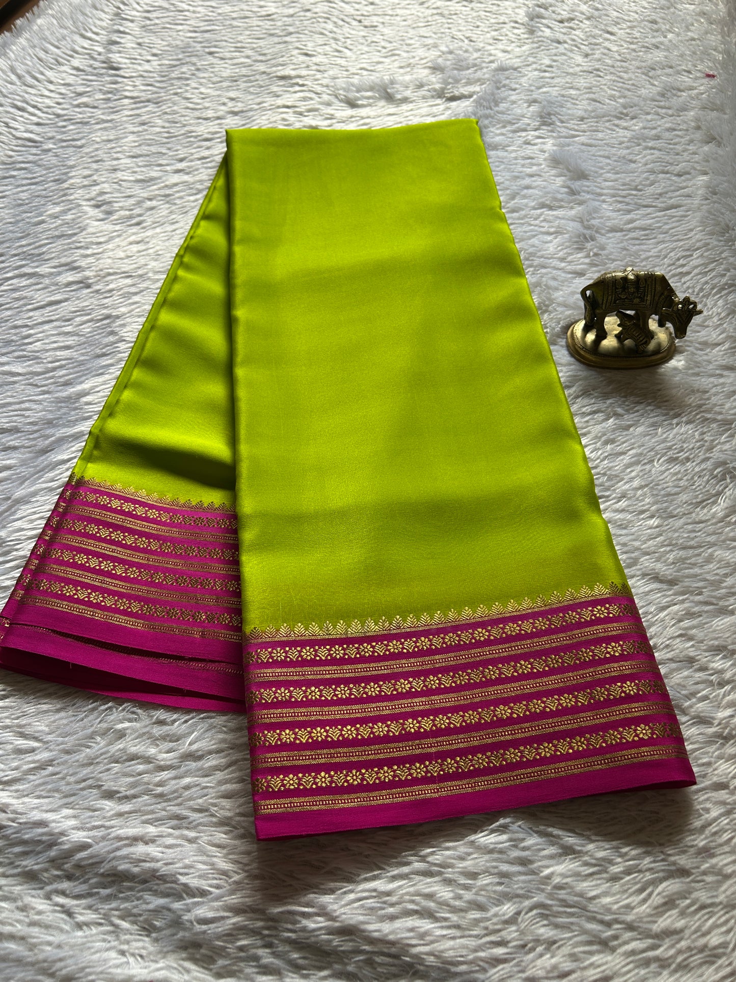 Poornima (2D) : Mehendi green-Rani pink