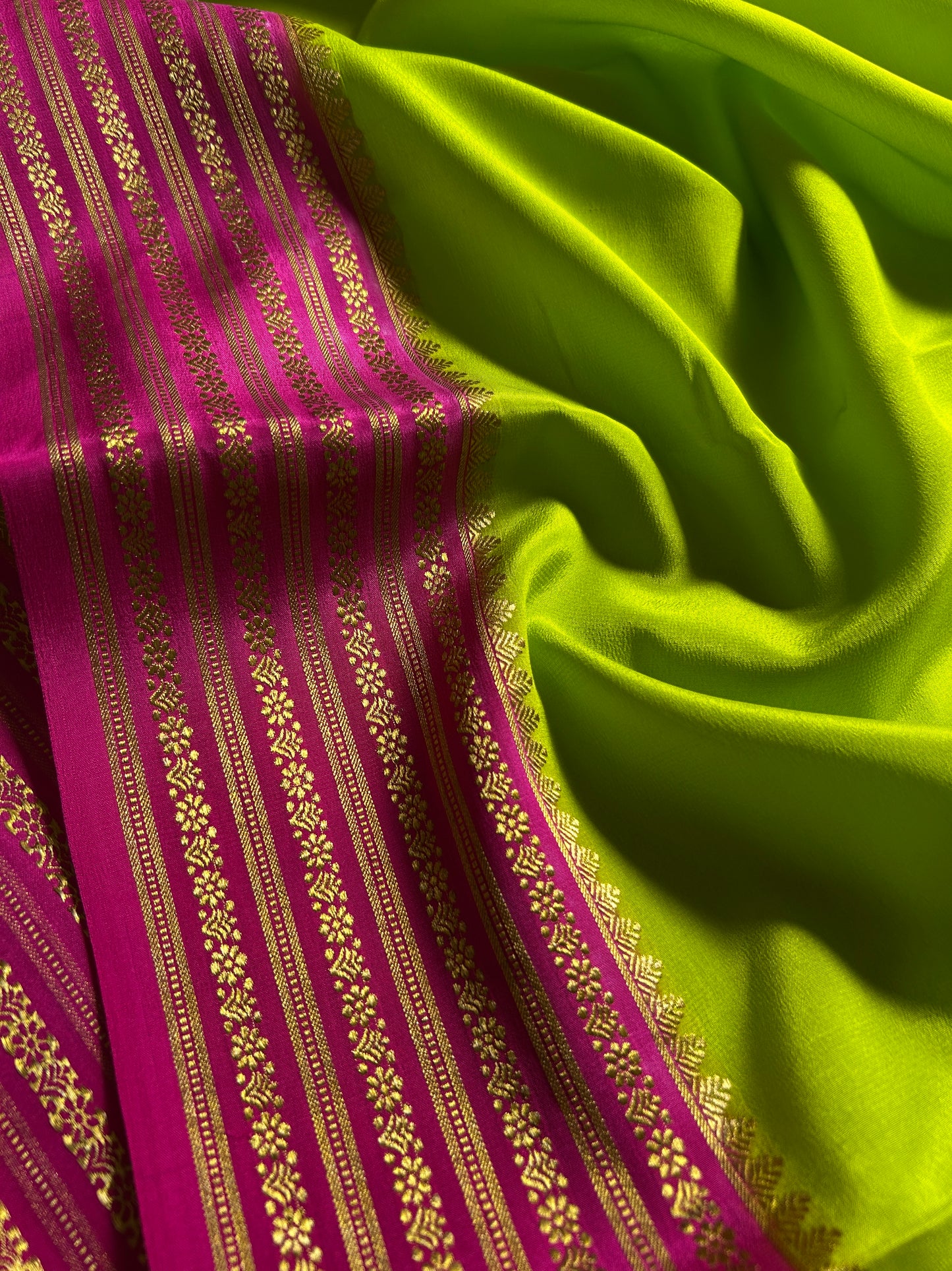 Poornima (2D) : Mehendi green-Rani pink