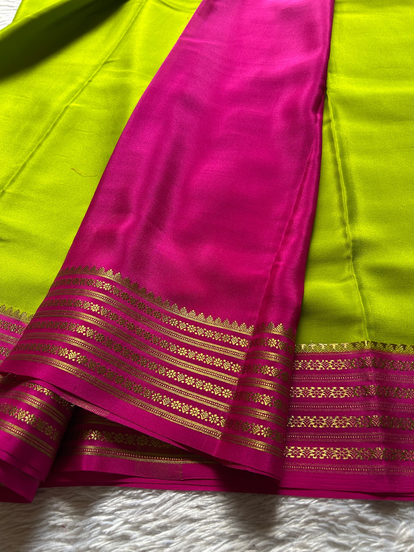 Poornima (2D) : Mehendi green-Rani pink