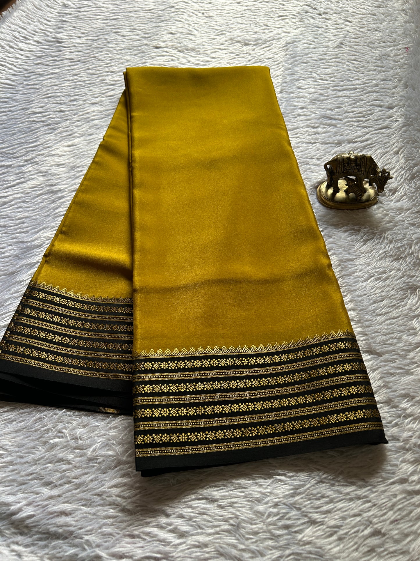 Poornima (2D) : Golden yellow-black