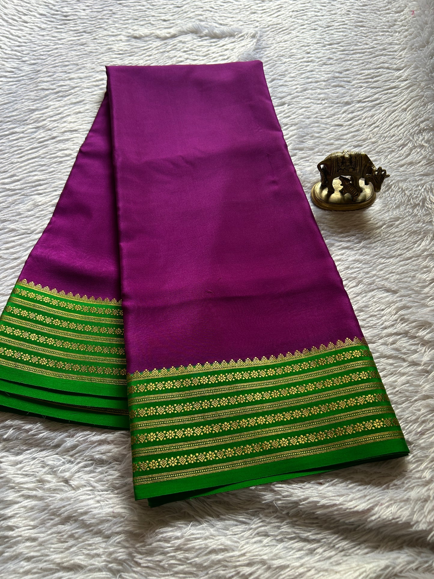 Poornima (2D) : Dark magenta-leaf green