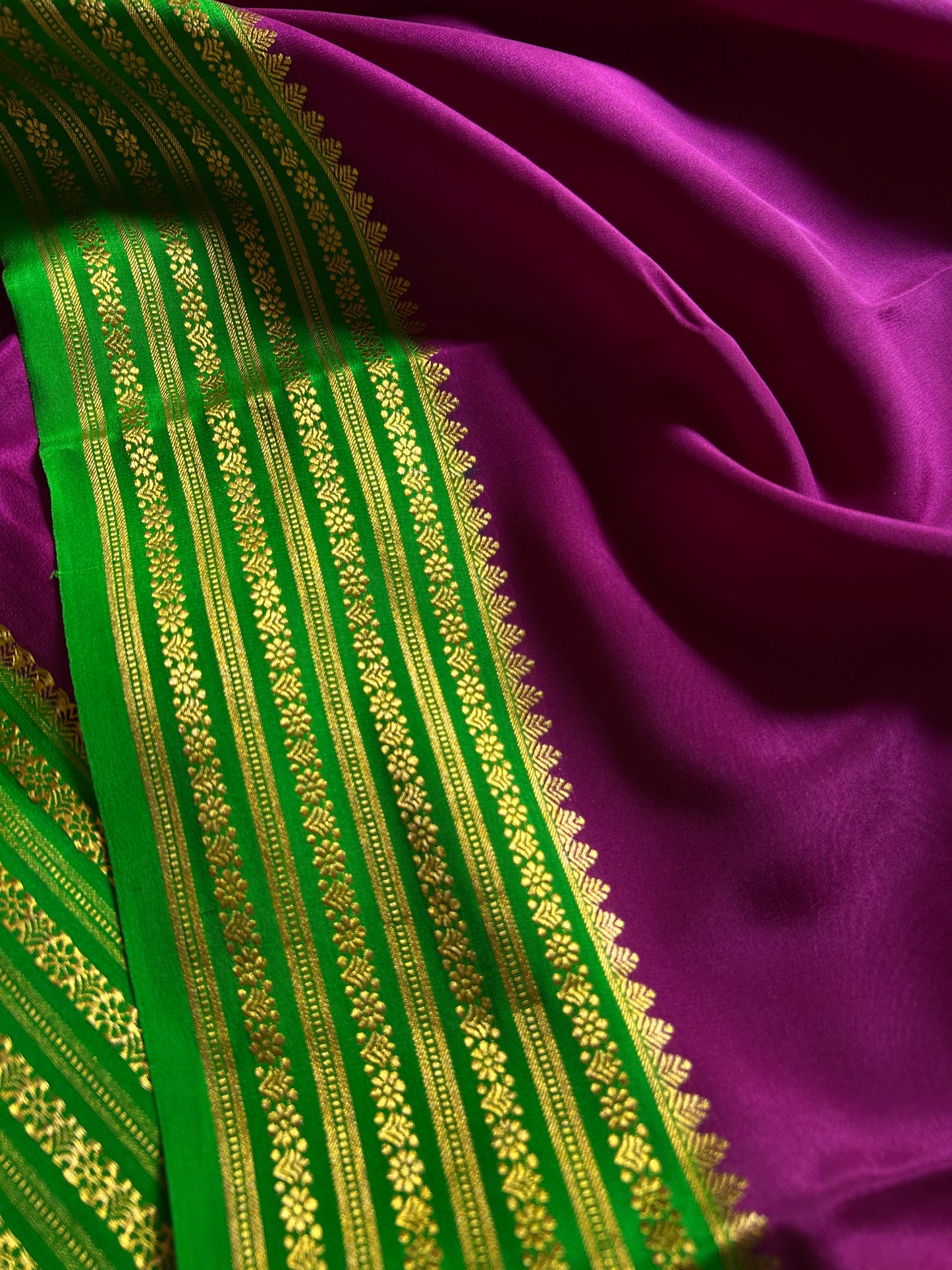 Poornima (2D) : Dark magenta-leaf green