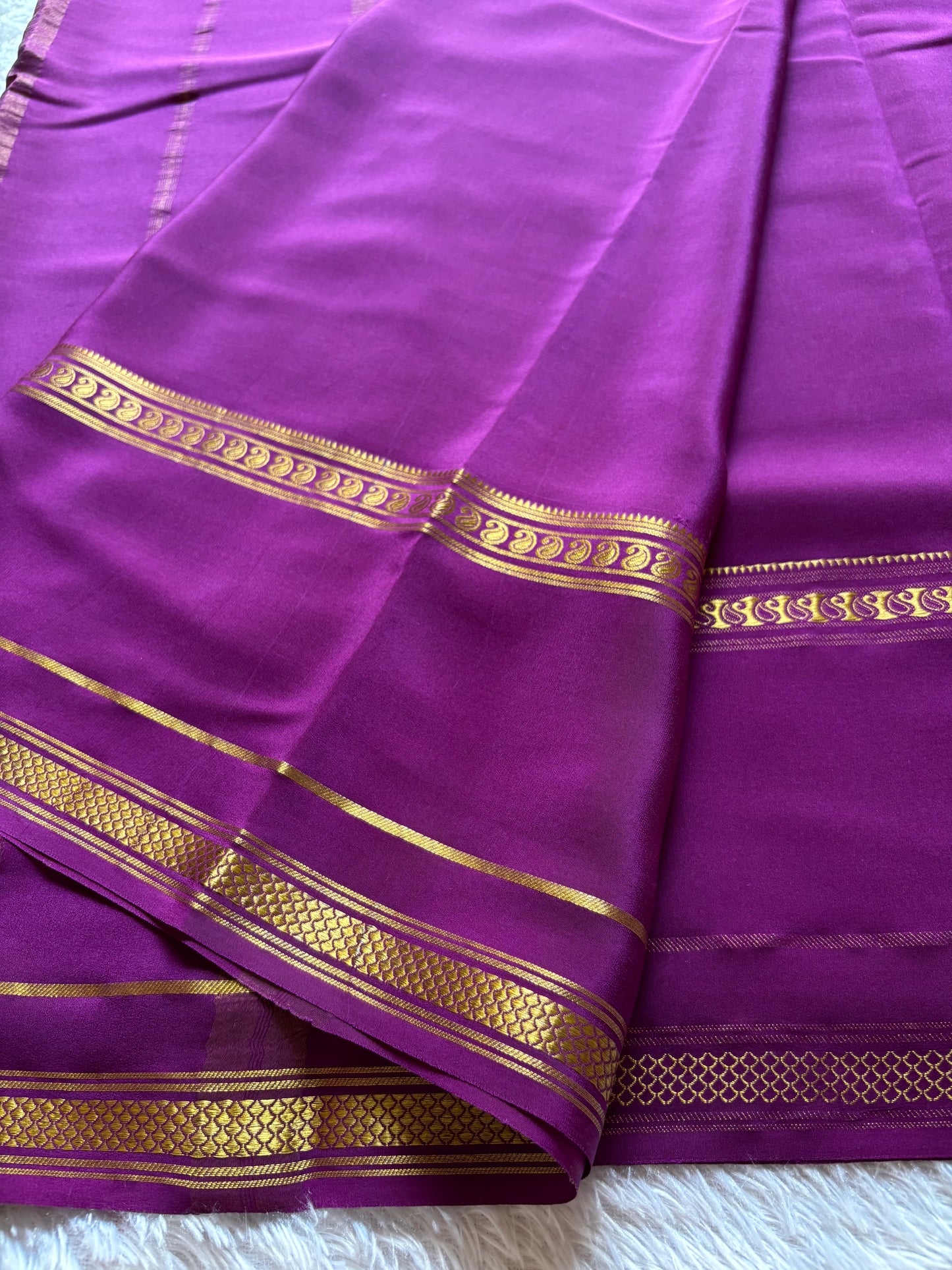 Guna : Solid Dark magenta