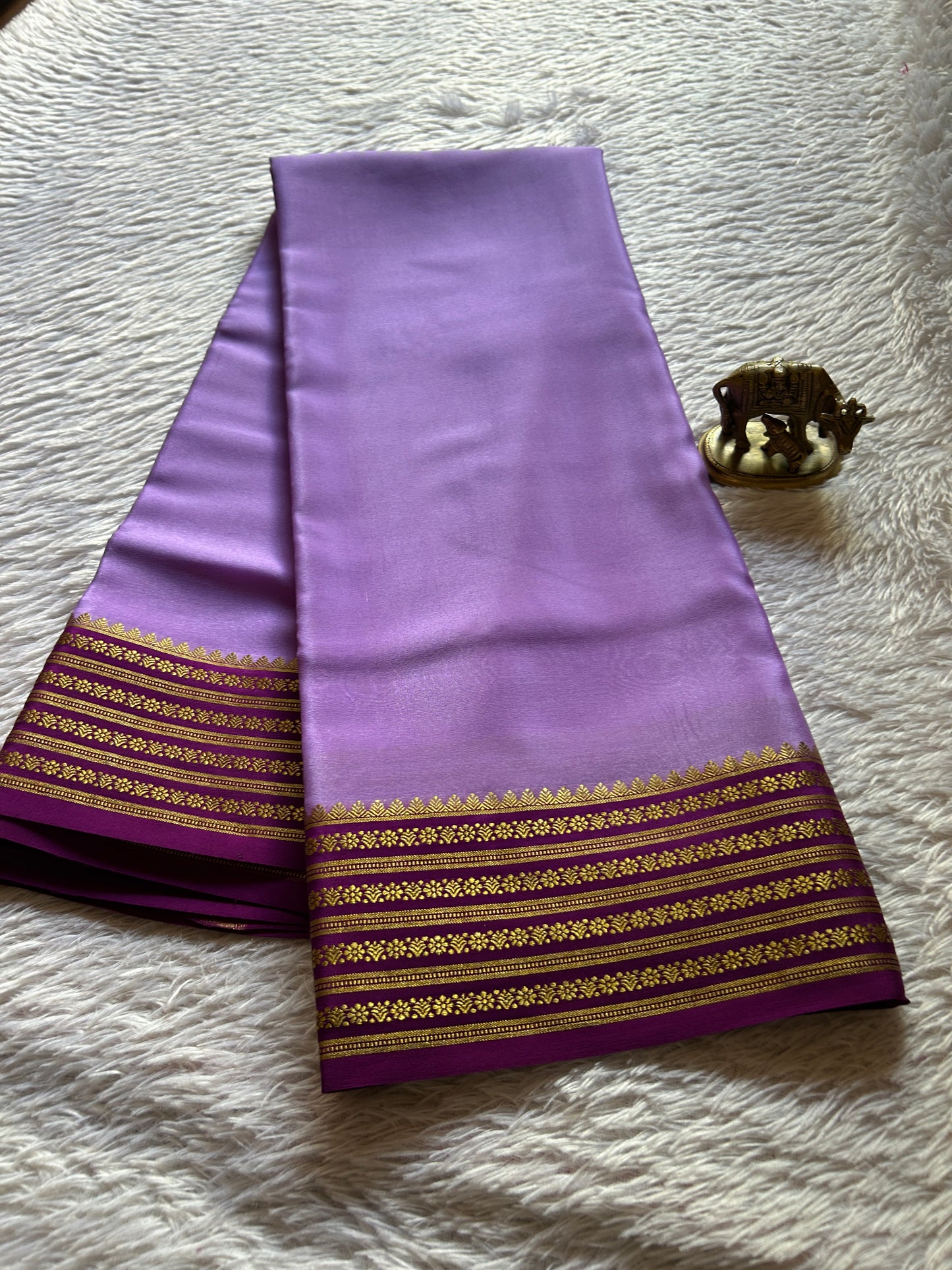 Poornima (2D) : Lavender-dark magenta