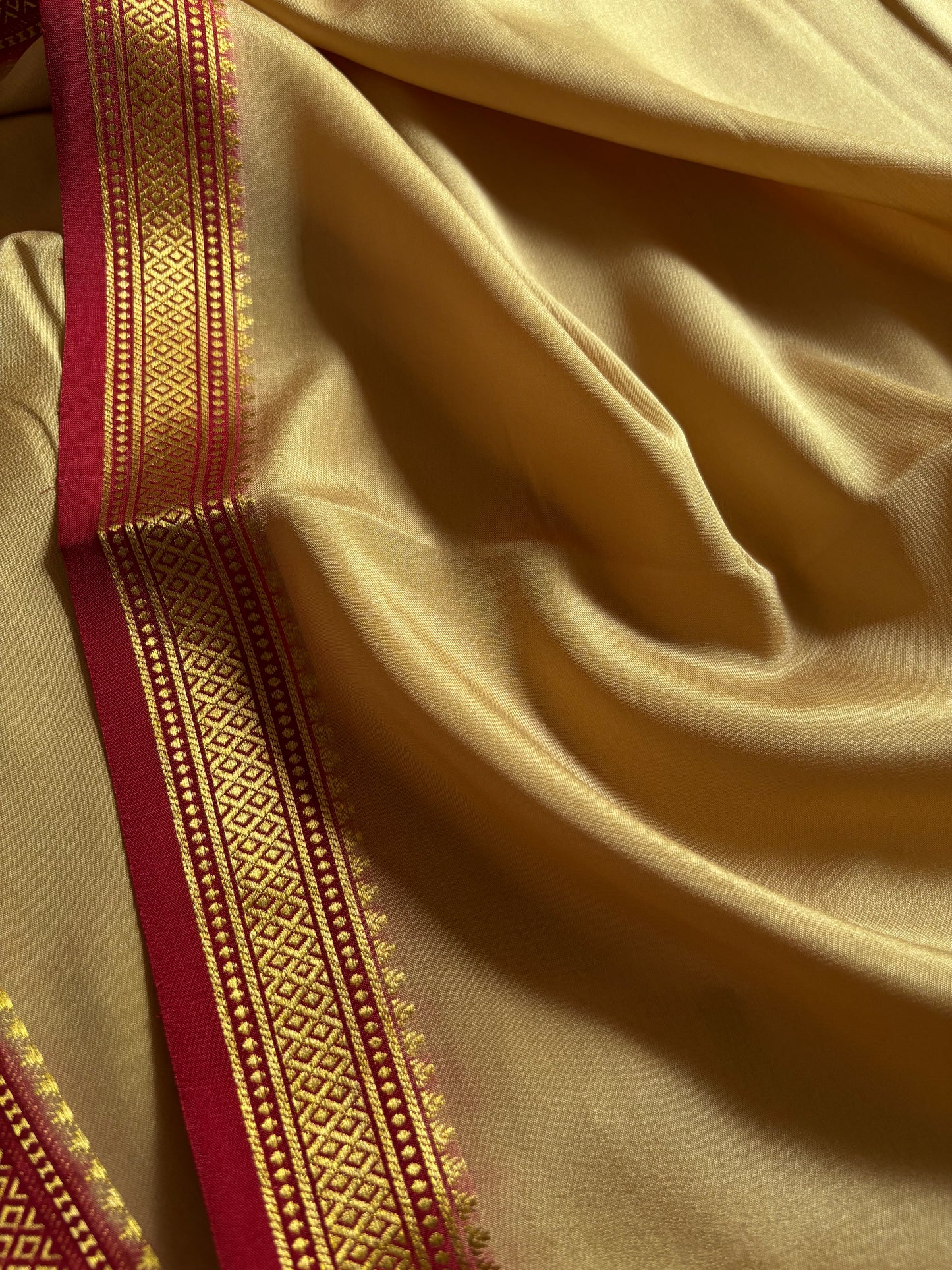 Preetha (2D) : Beige-maroon