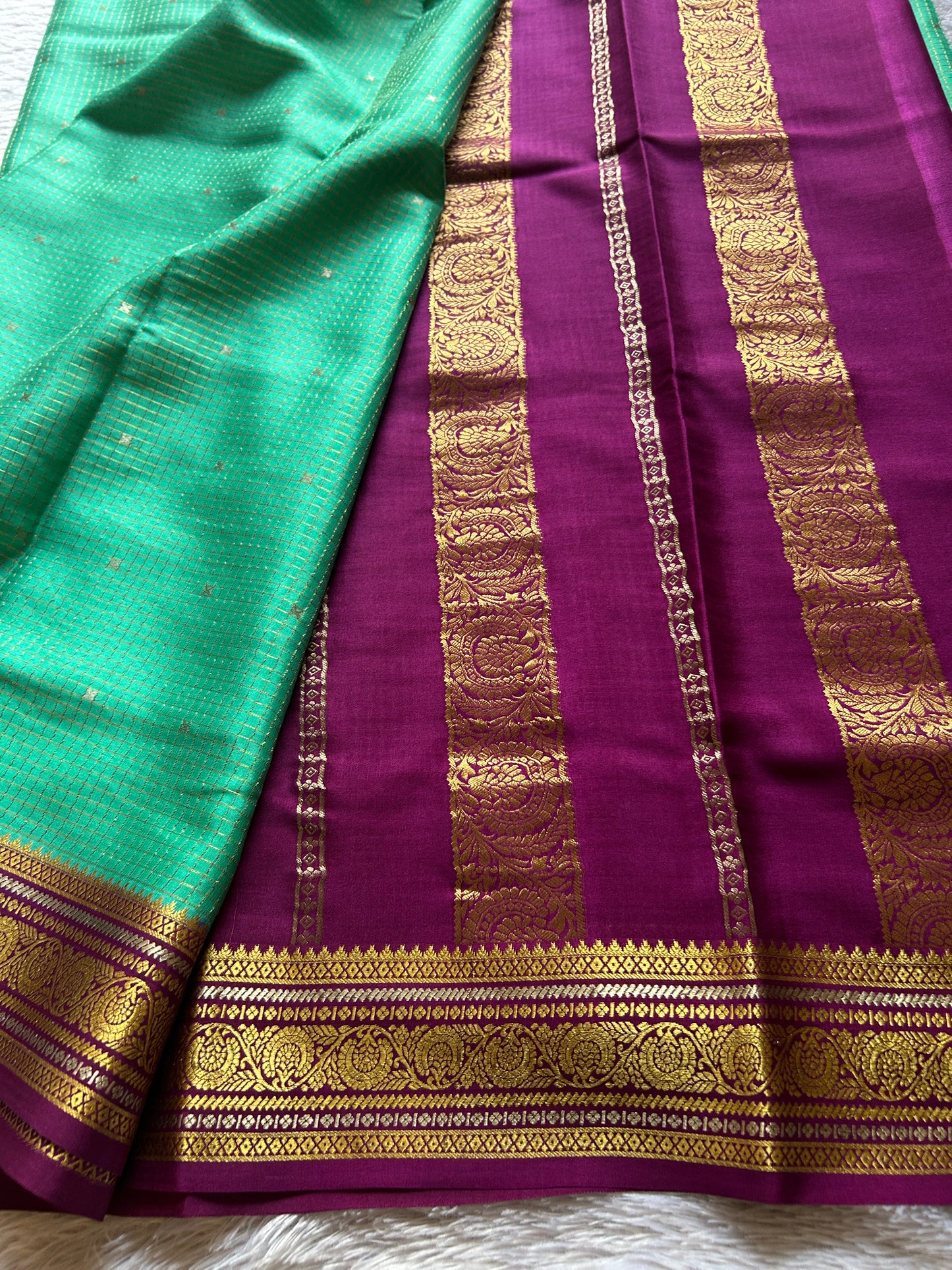 Haasini (2D) : Turquoise-magenta