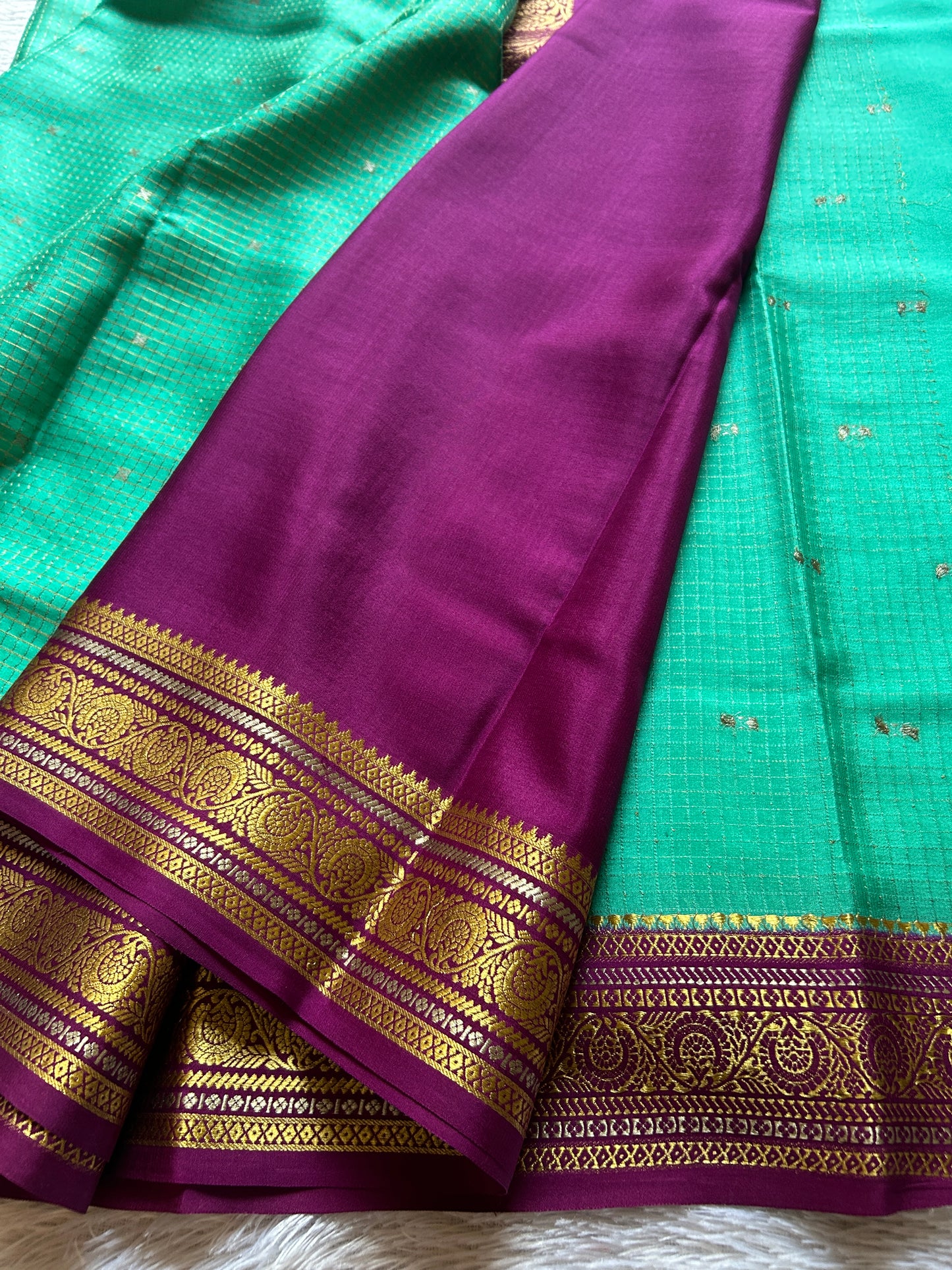 Haasini (2D) : Turquoise-magenta