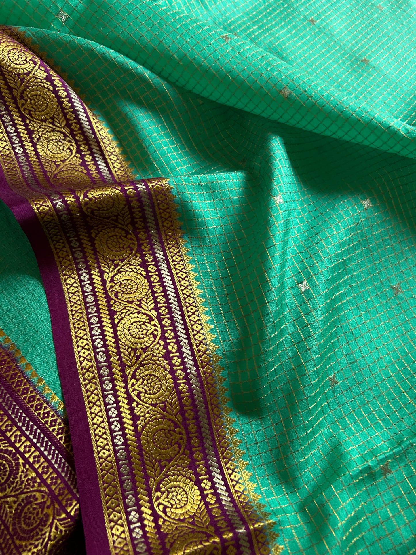 Haasini (2D) : Turquoise-magenta