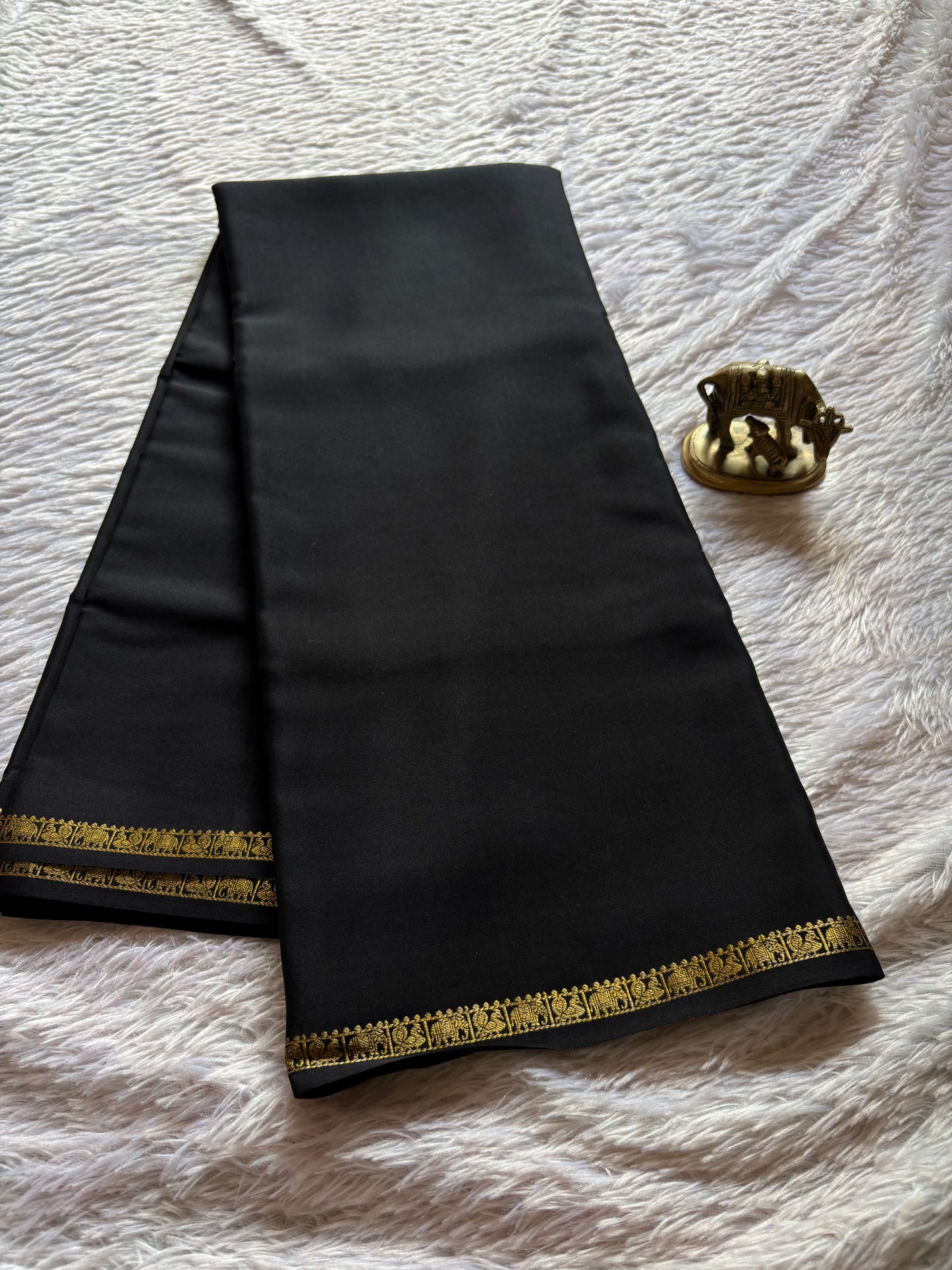 Gaana : Solid Black