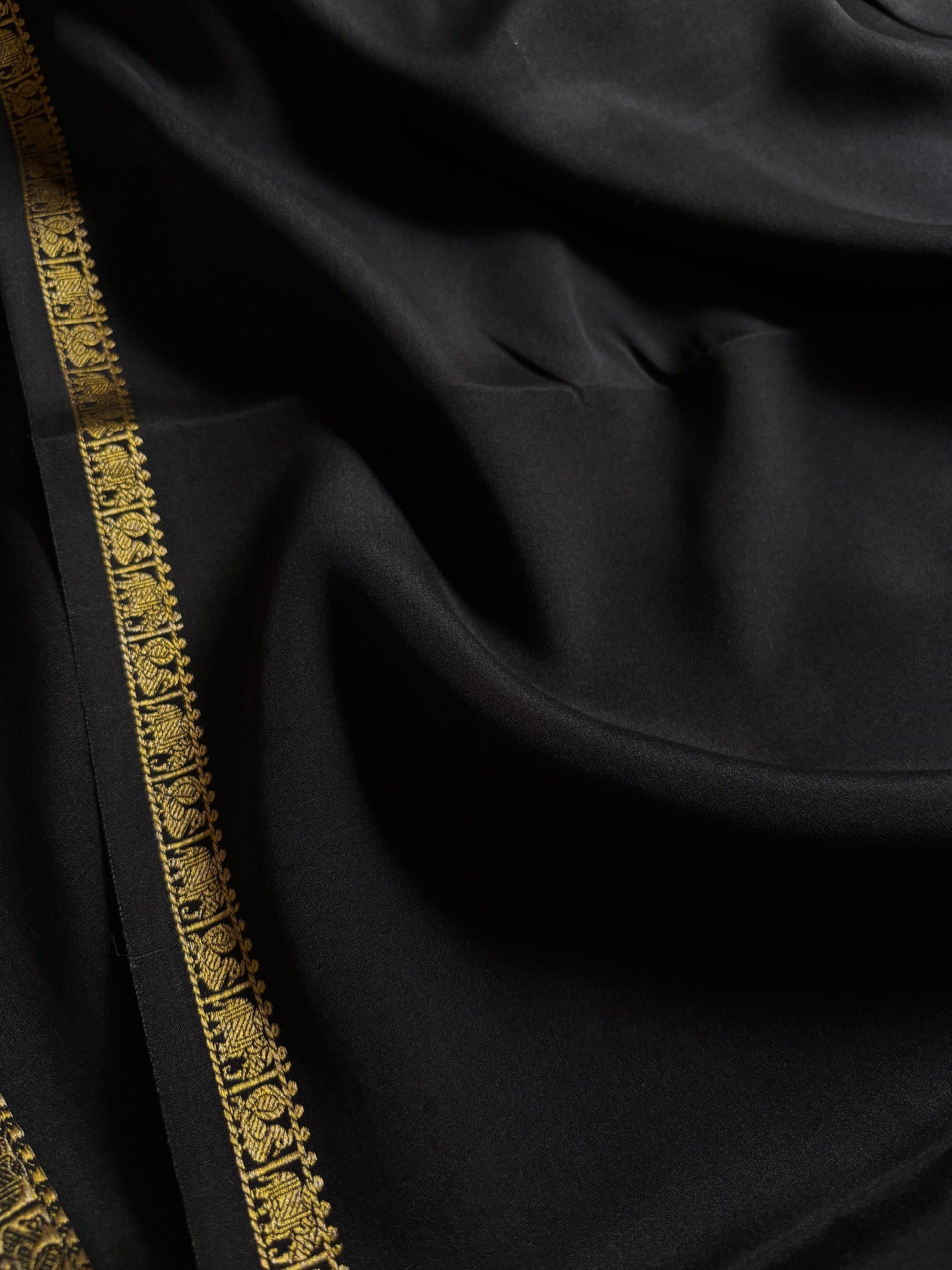 Gaana : Solid Black
