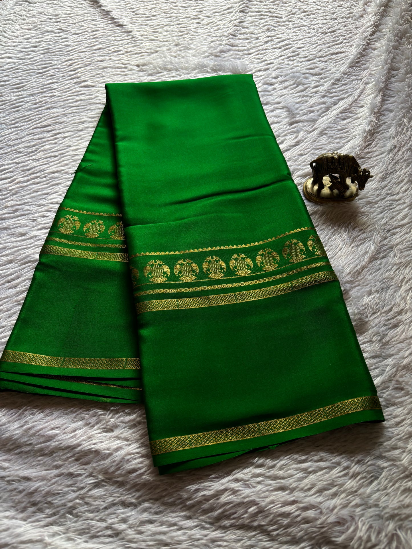 Ashwini : Solid Parrot green