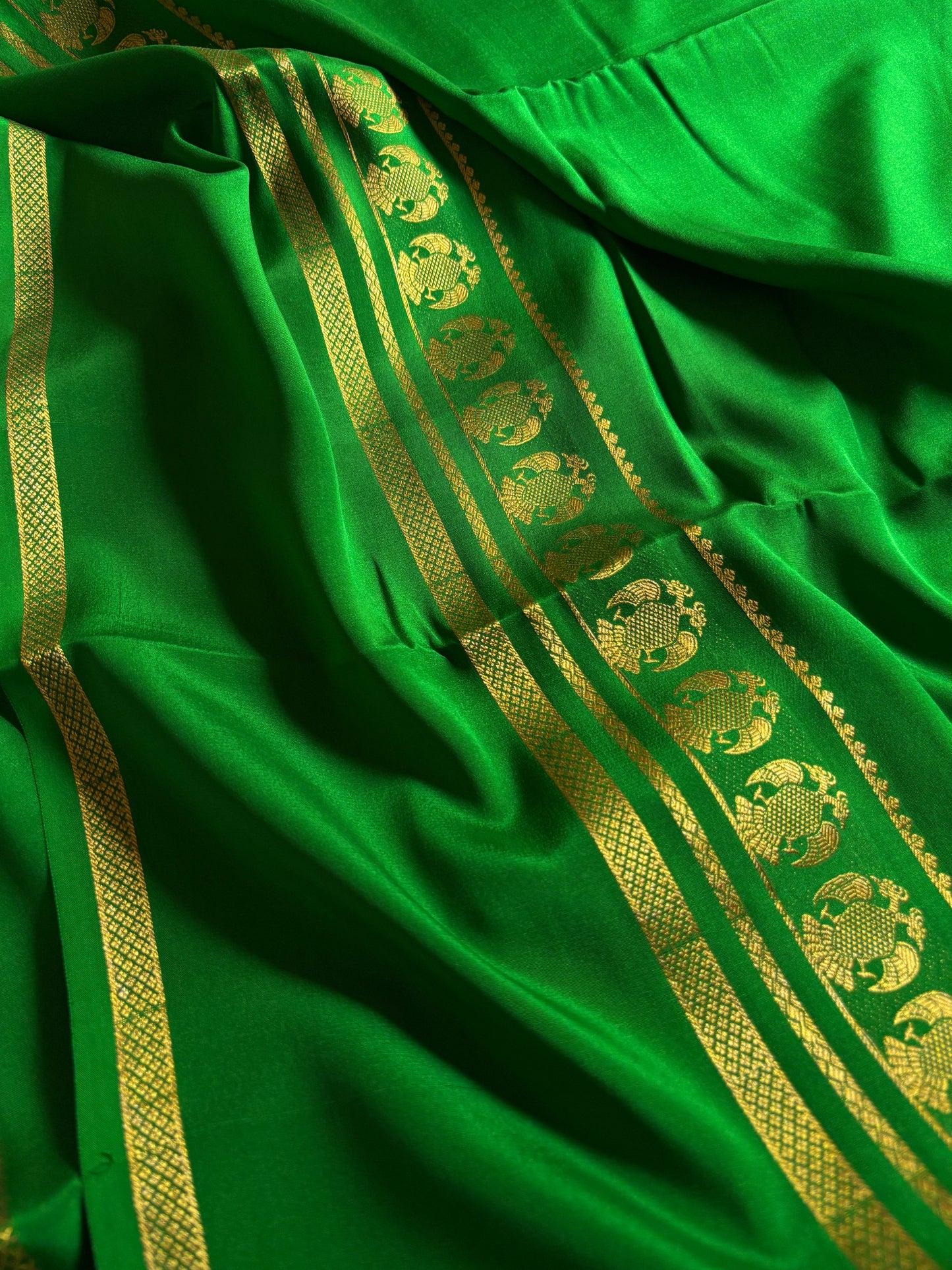 Ashwini : Solid Parrot green