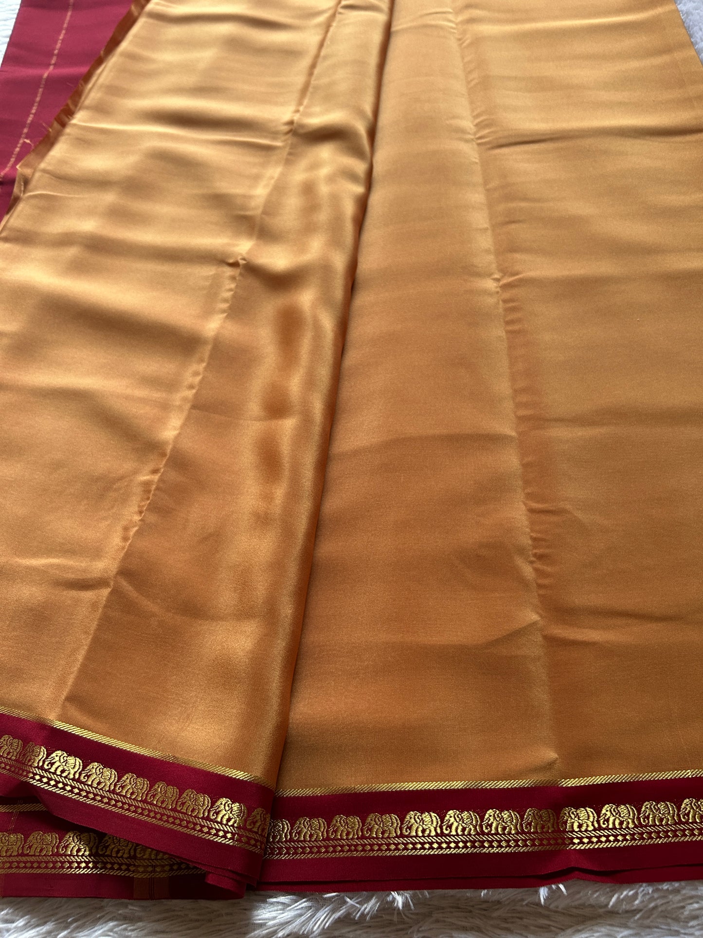 Gowri (2D) : Beige-maroon